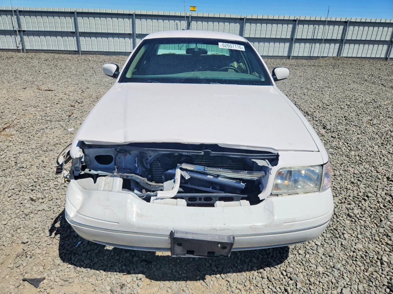 2002 Ford Crown Victoria Lx White vin: 2FAFP74W02X152772