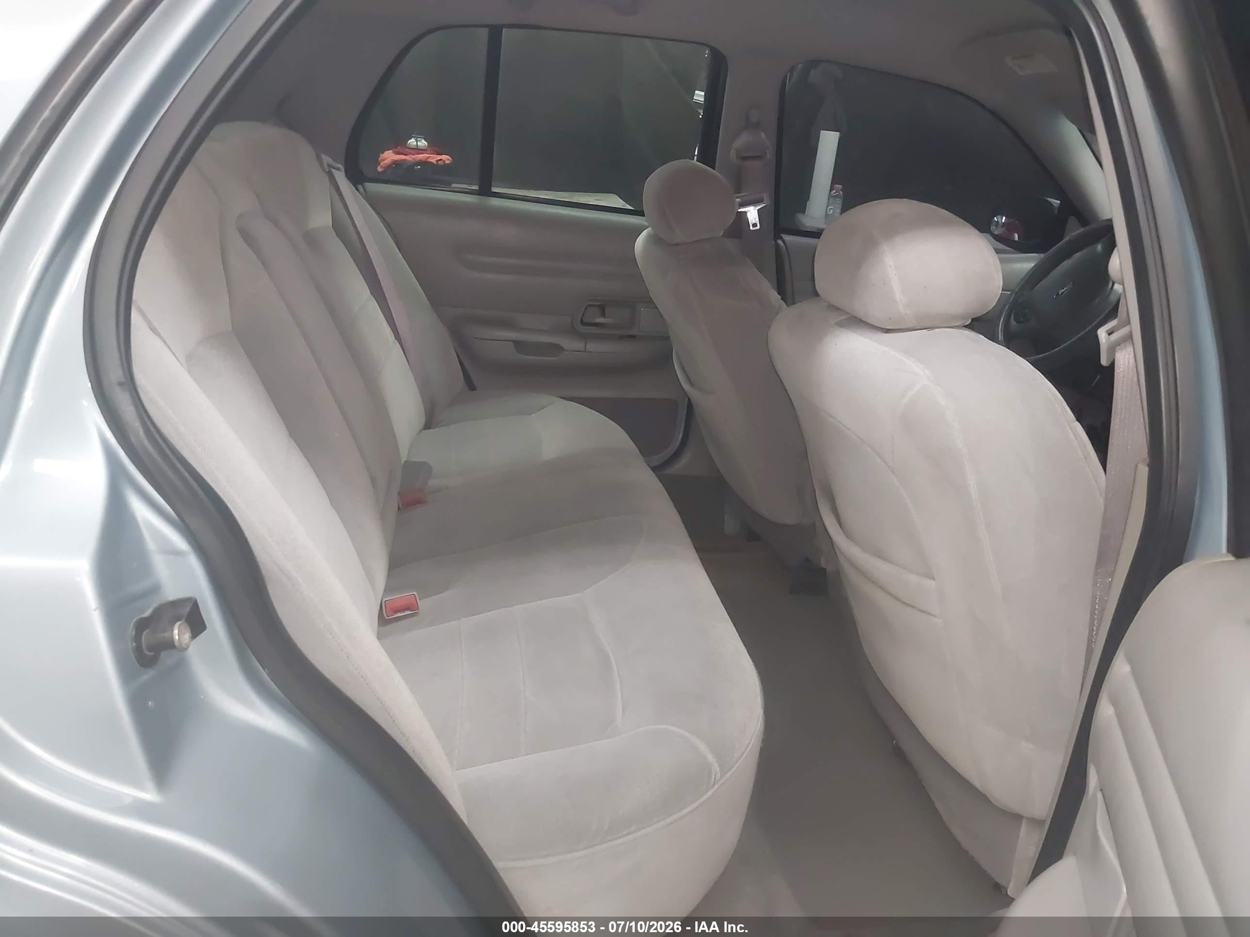 2002 Ford Crown Victoria Lx Light Blue vin: 2FAFP74W02X159611
