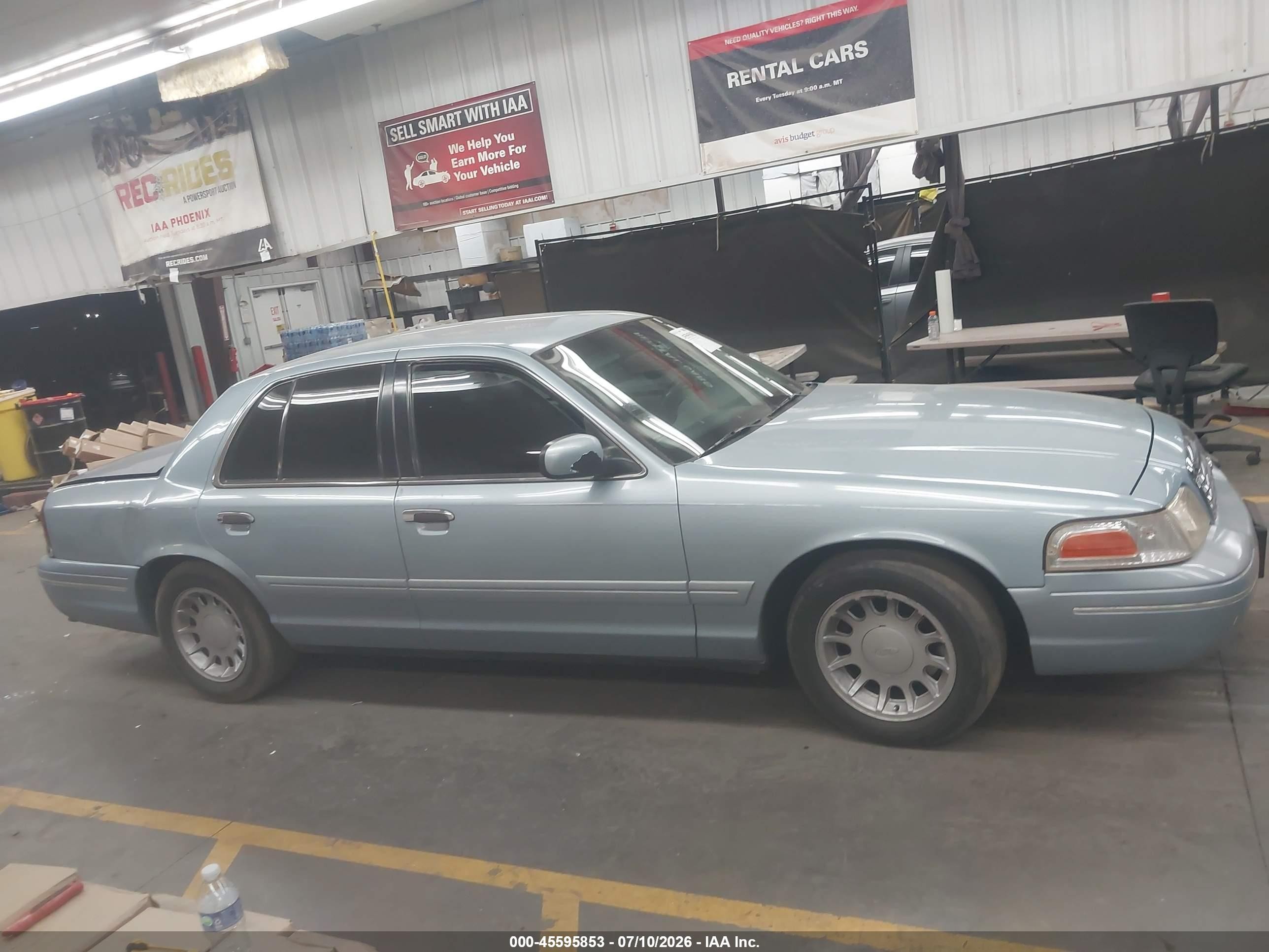 2002 Ford Crown Victoria Lx Light Blue vin: 2FAFP74W02X159611