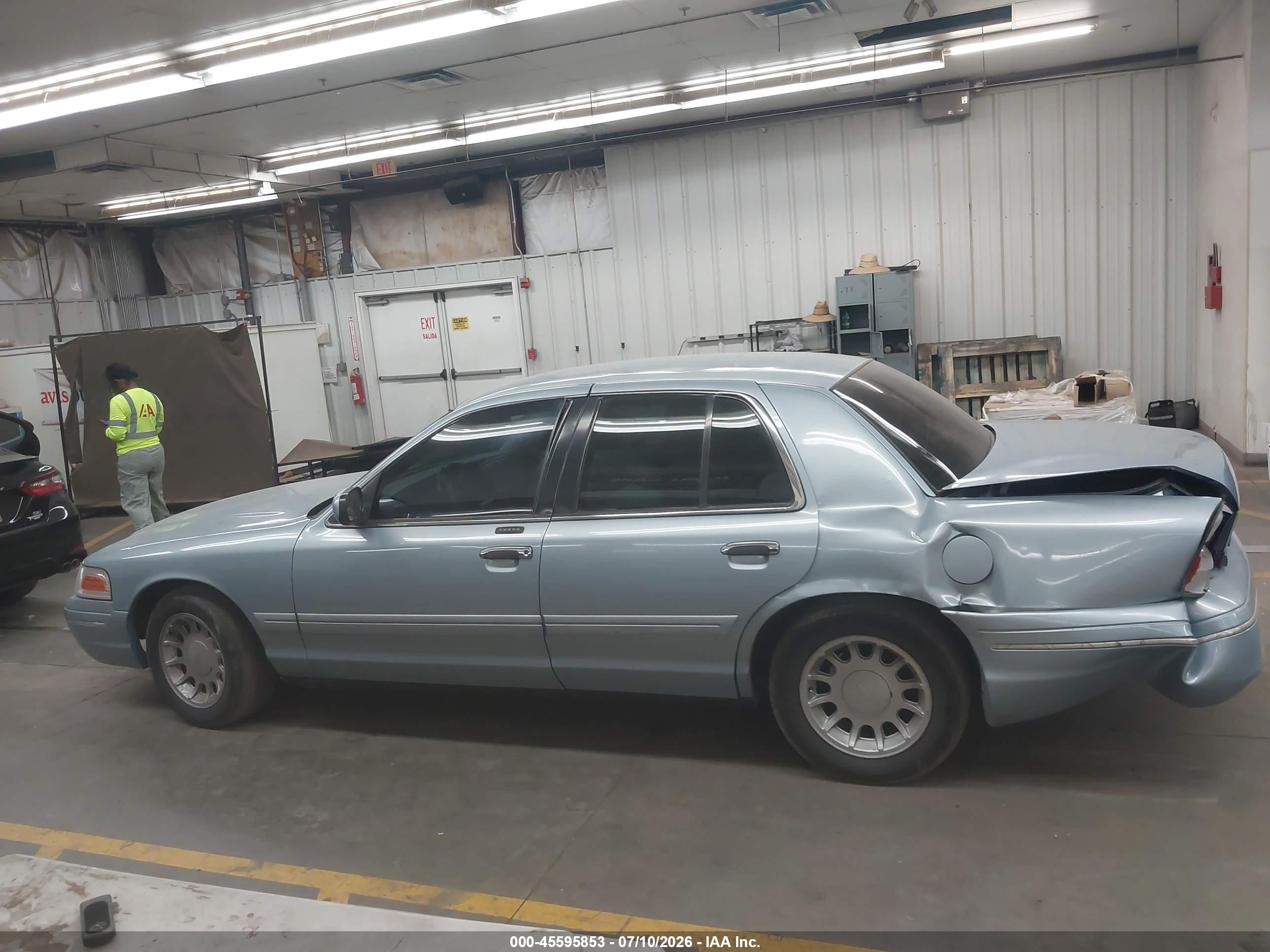 2002 Ford Crown Victoria Lx Light Blue vin: 2FAFP74W02X159611