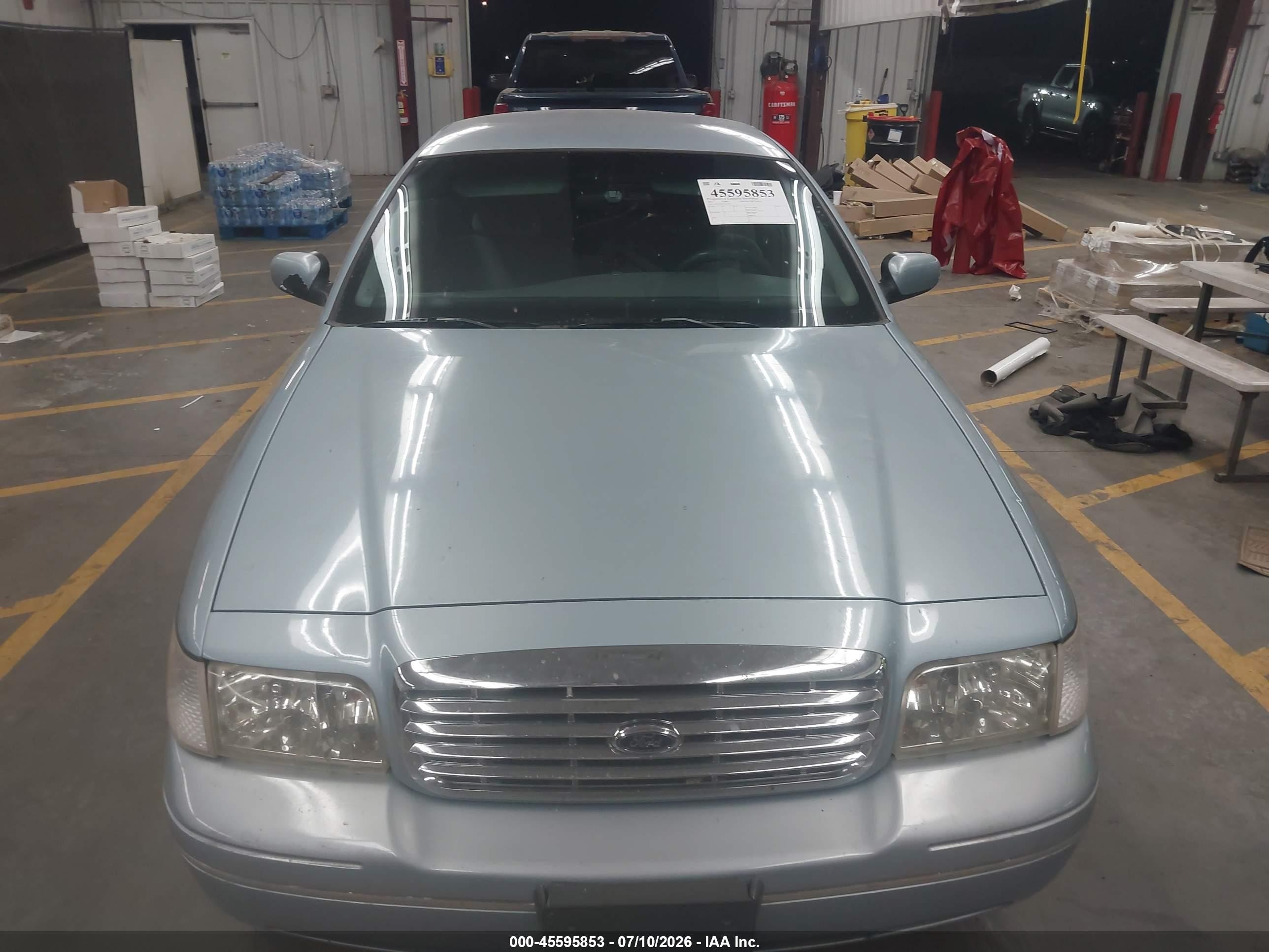 2002 Ford Crown Victoria Lx Light Blue vin: 2FAFP74W02X159611