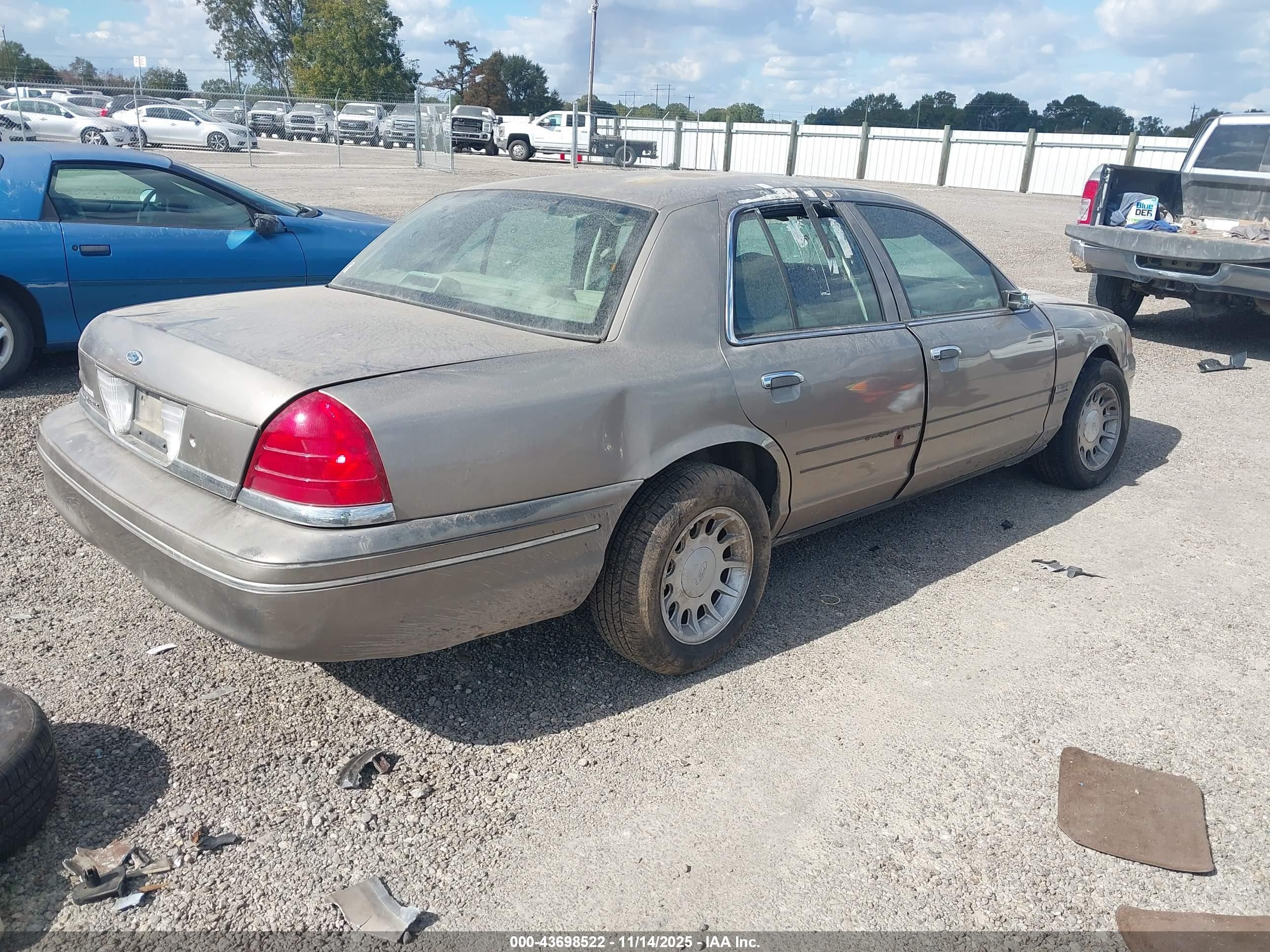 2004 Ford Crown Victoria Lx Brown vin: 2FAFP74W04X160163