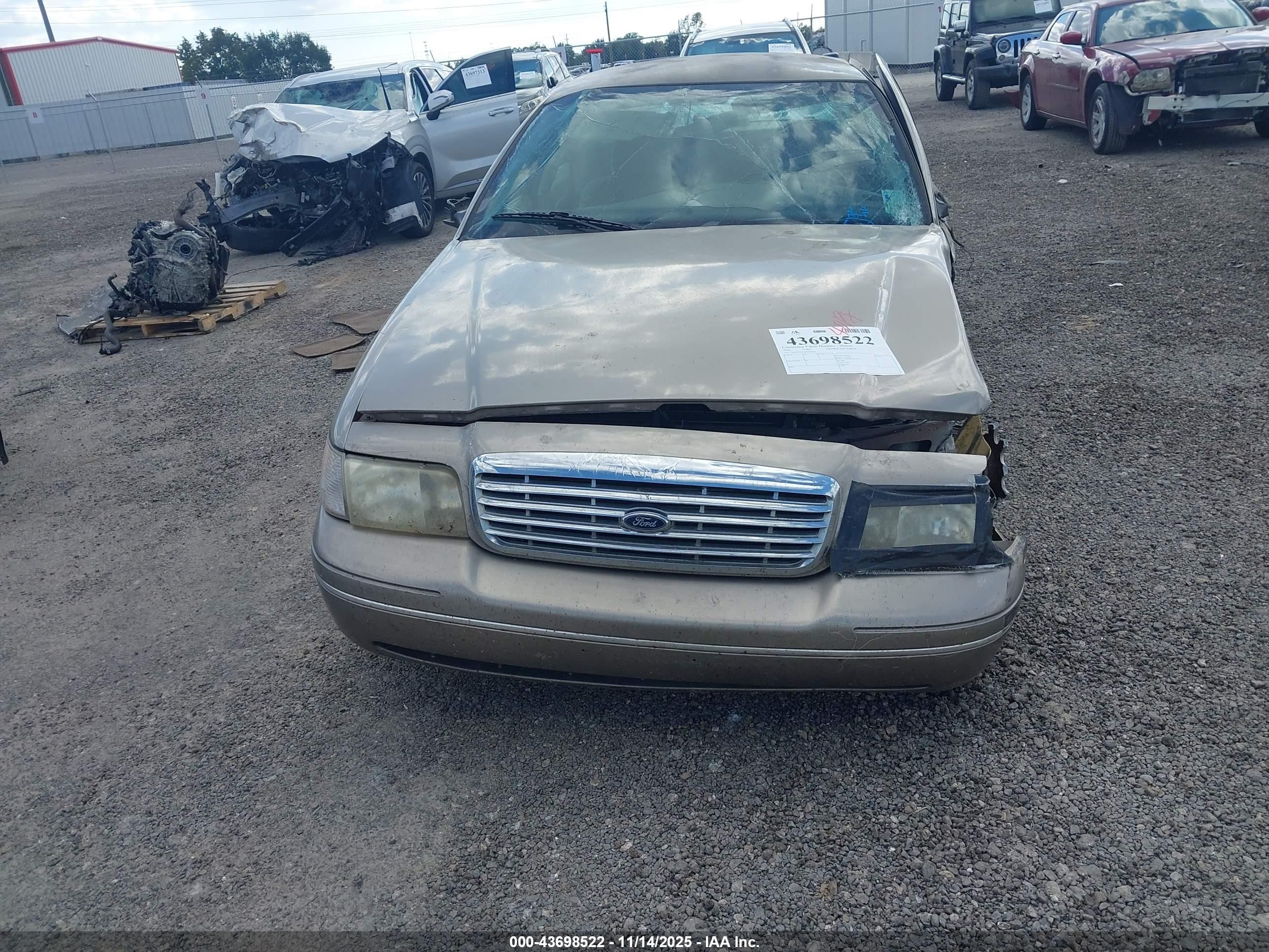 2004 Ford Crown Victoria Lx Brown vin: 2FAFP74W04X160163