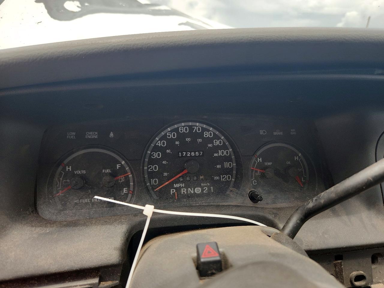 2004 Ford Crown Vic White vin: 2FAFP74W04X160454