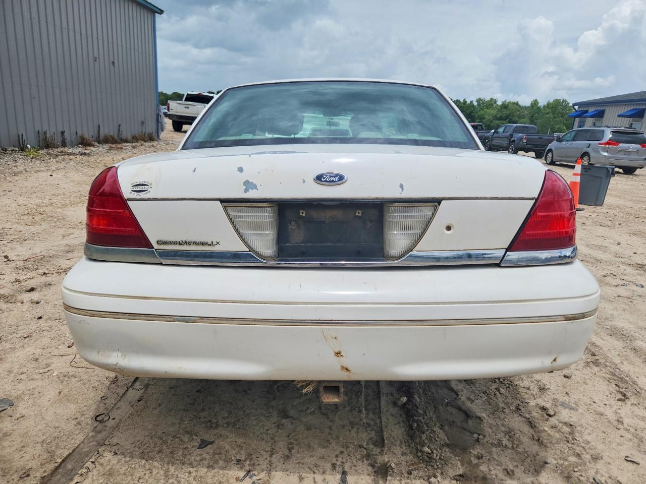 2004 Ford Crown Vic White vin: 2FAFP74W04X160454