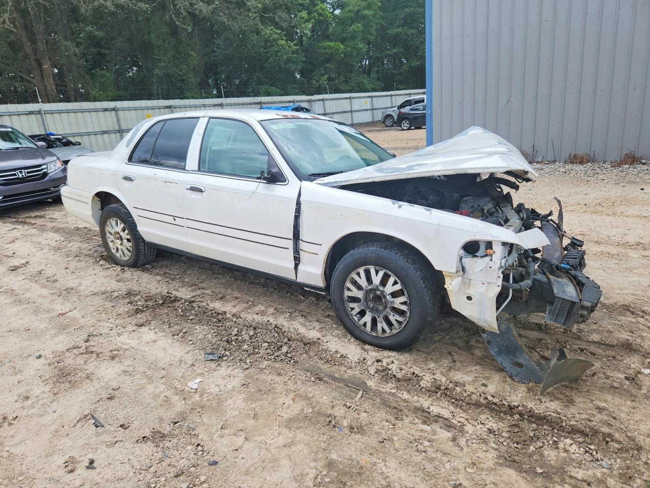 2004 Ford Crown Vic White vin: 2FAFP74W04X160454