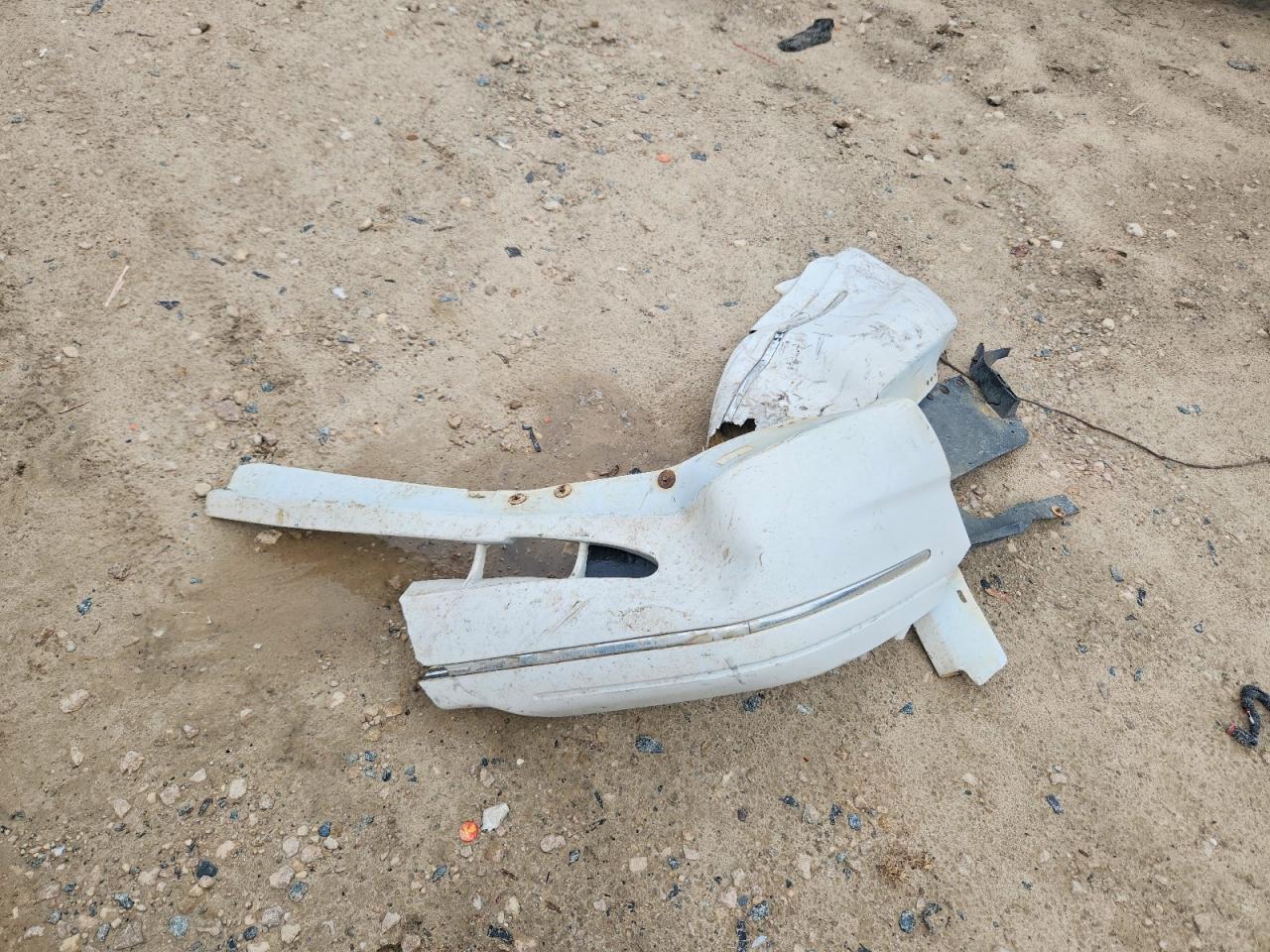 2004 Ford Crown Vic White vin: 2FAFP74W04X160454