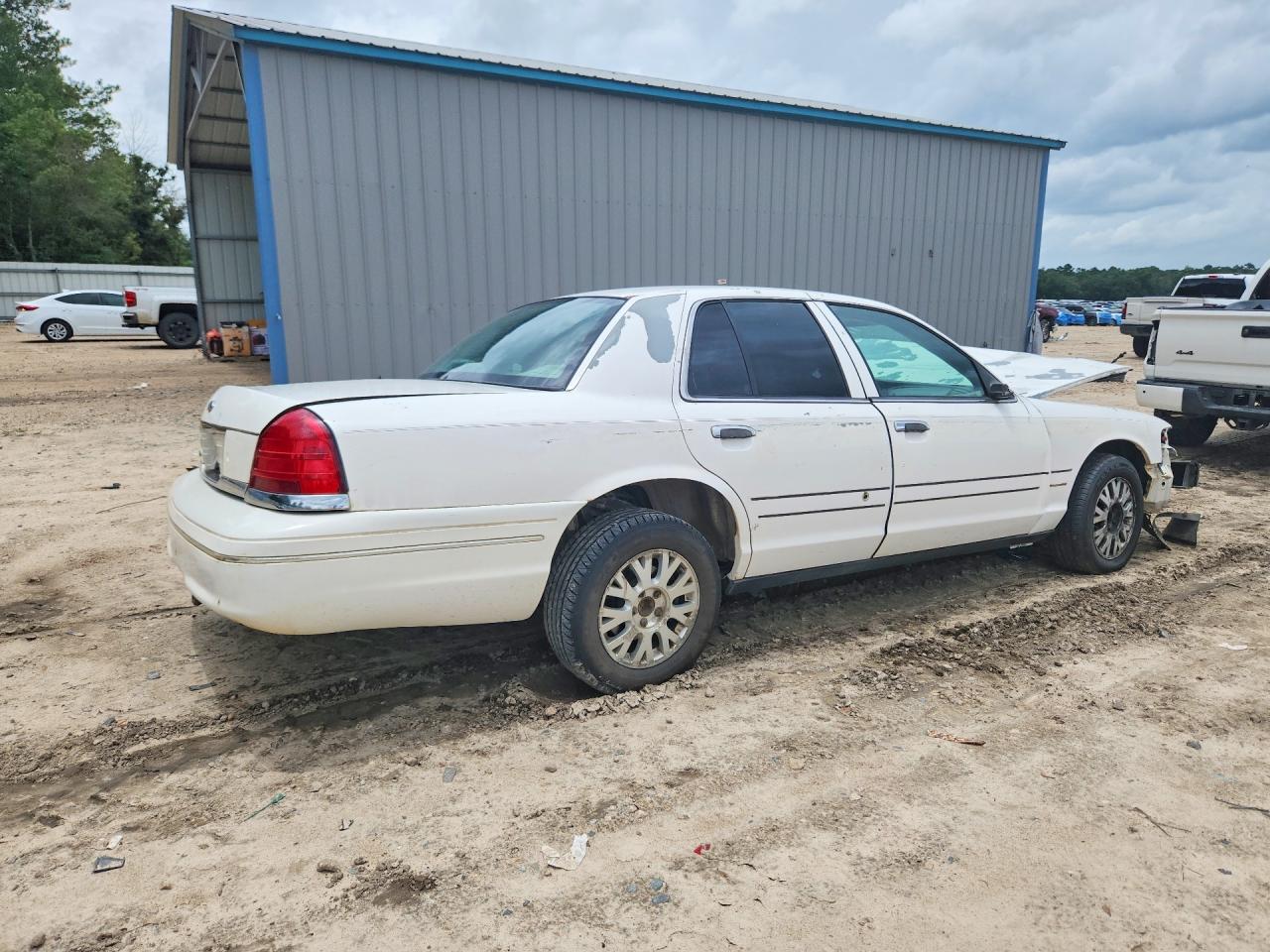 2004 Ford Crown Vic White vin: 2FAFP74W04X160454