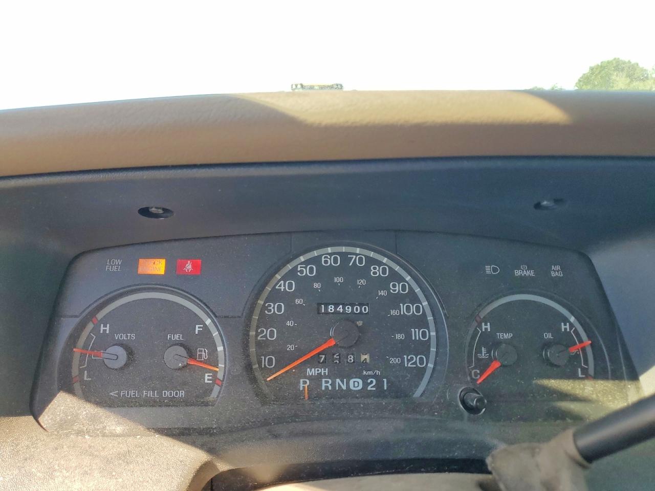 1999 Ford Crown Vic Cou Gold vin: 2FAFP74W0XX115762