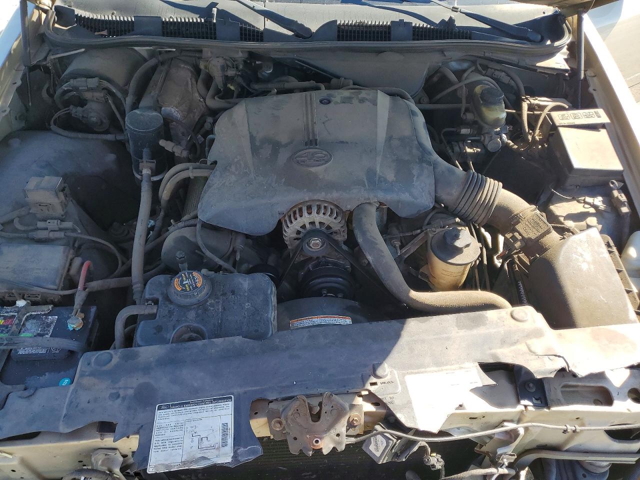 1999 Ford Crown Vic Cou Gold vin: 2FAFP74W0XX115762