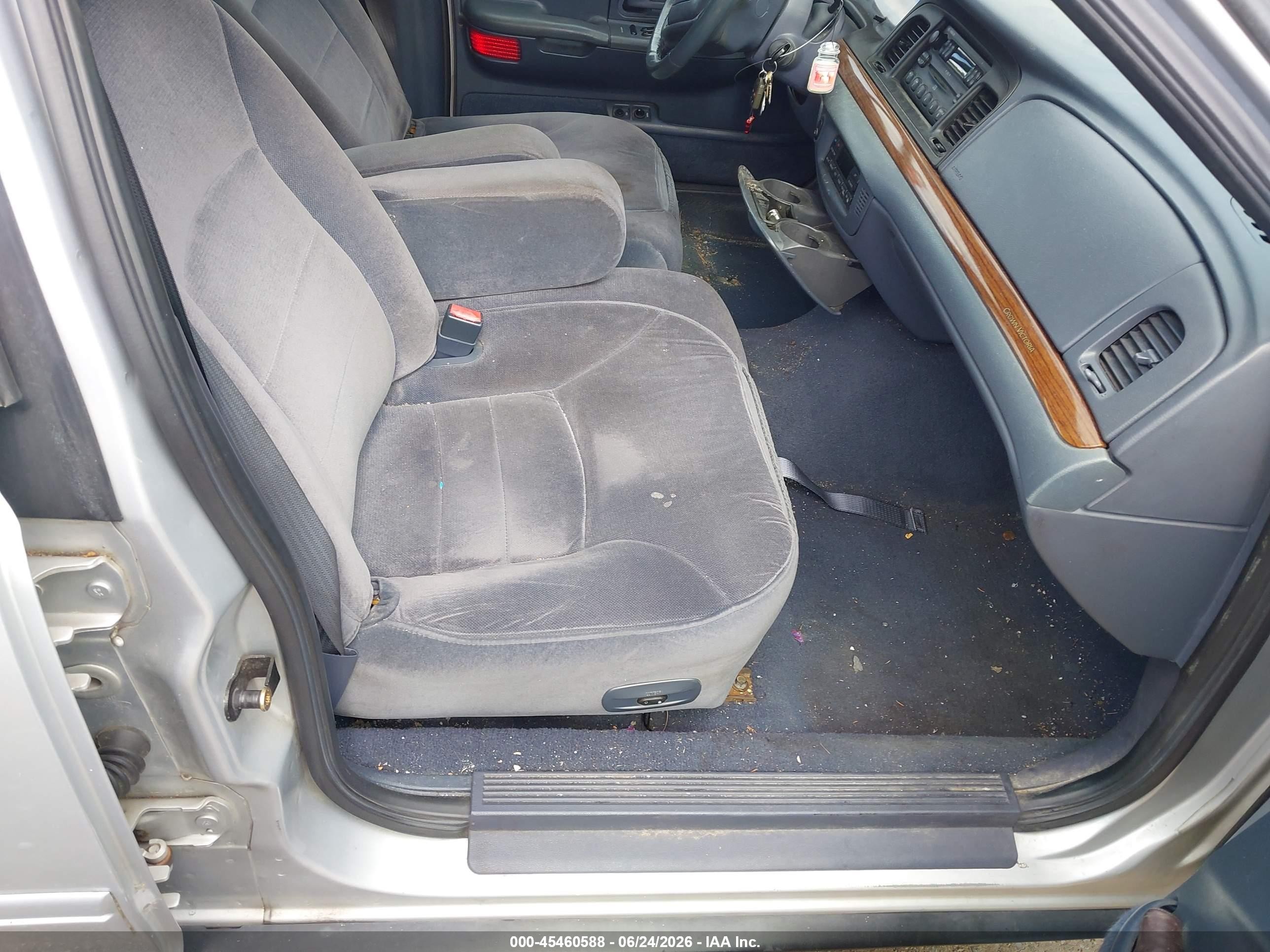 2001 Ford Crown Victoria Lx Silver vin: 2FAFP74W11X201234