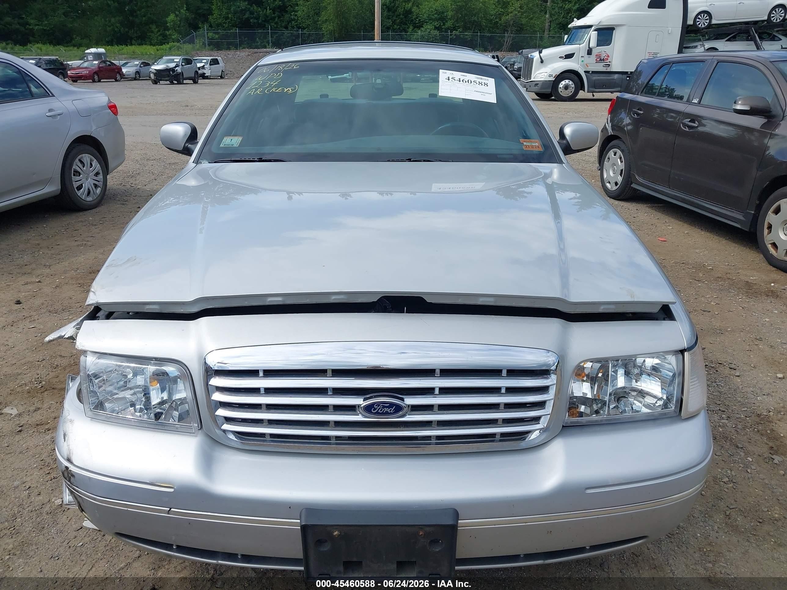 2001 Ford Crown Victoria Lx Silver vin: 2FAFP74W11X201234
