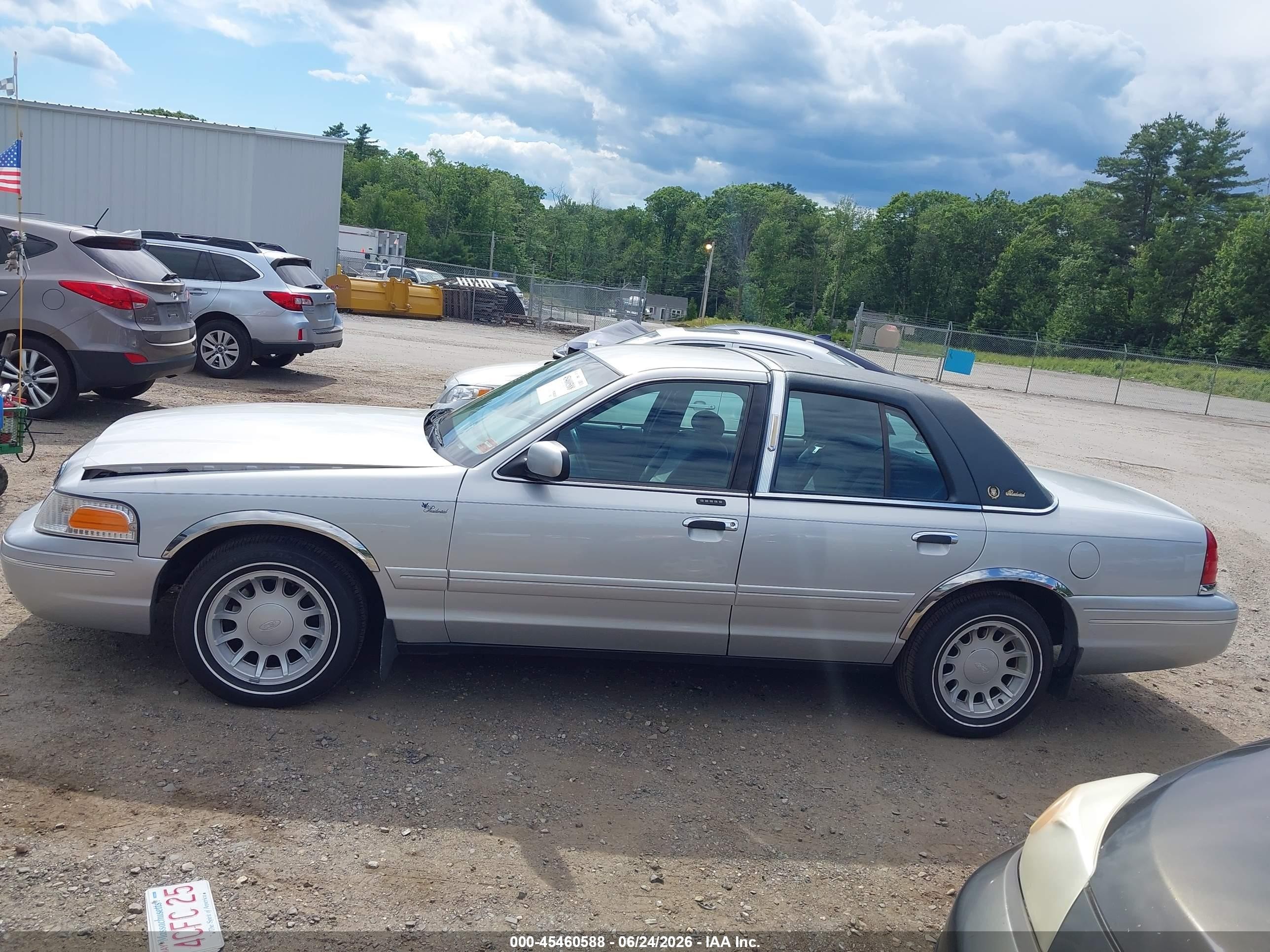 2001 Ford Crown Victoria Lx Silver vin: 2FAFP74W11X201234