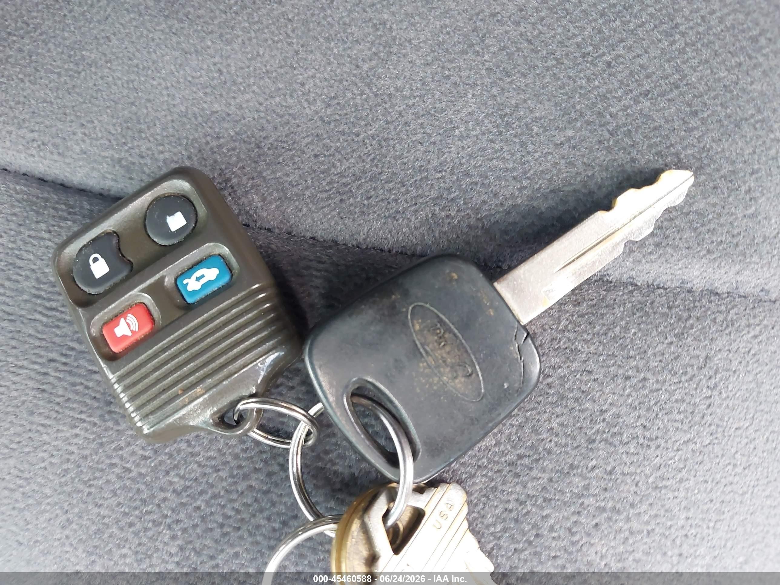 2001 Ford Crown Victoria Lx Silver vin: 2FAFP74W11X201234