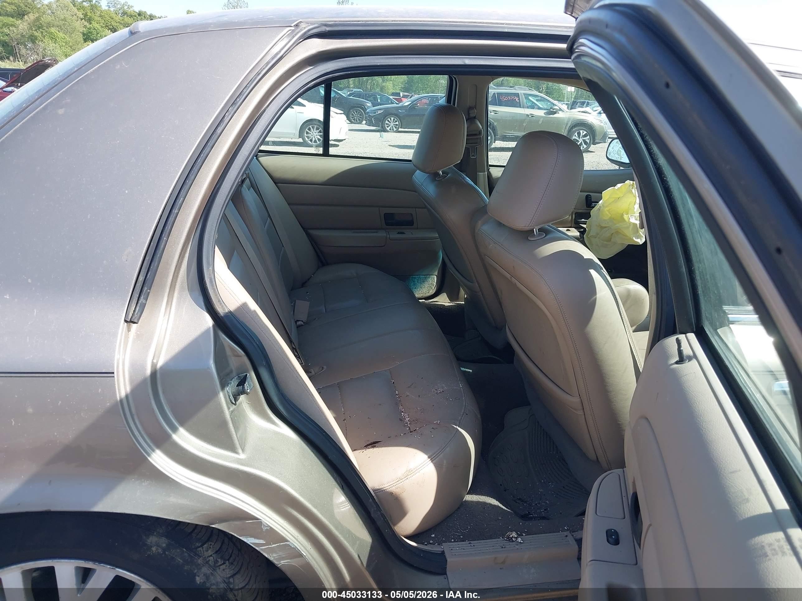 2003 Ford Crown Victoria Lx Желто-коричневый vin: 2FAFP74W13X109754