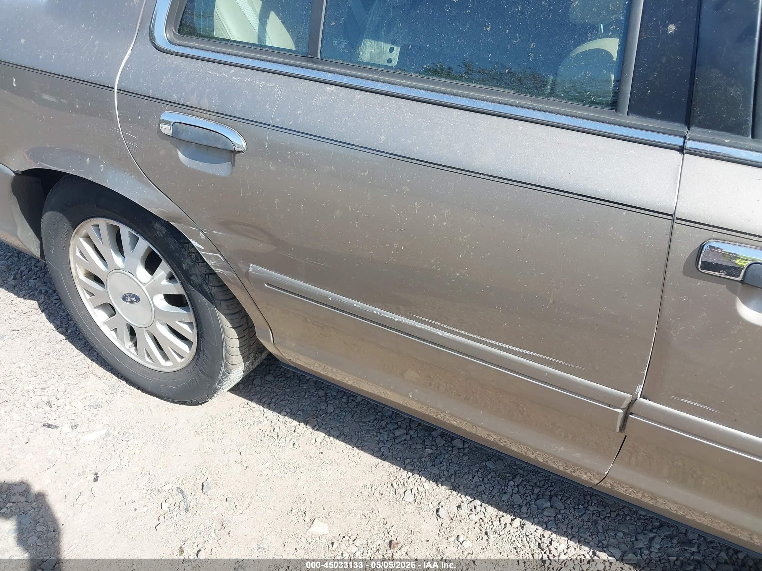 2003 Ford Crown Victoria Lx Желто-коричневый vin: 2FAFP74W13X109754