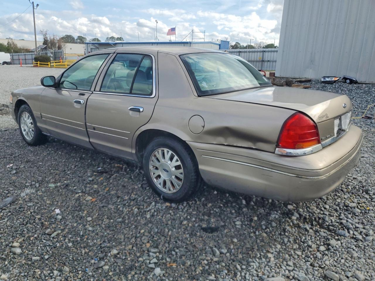 2003 Ford Crown Victoria Lx Gold vin: 2FAFP74W13X208770