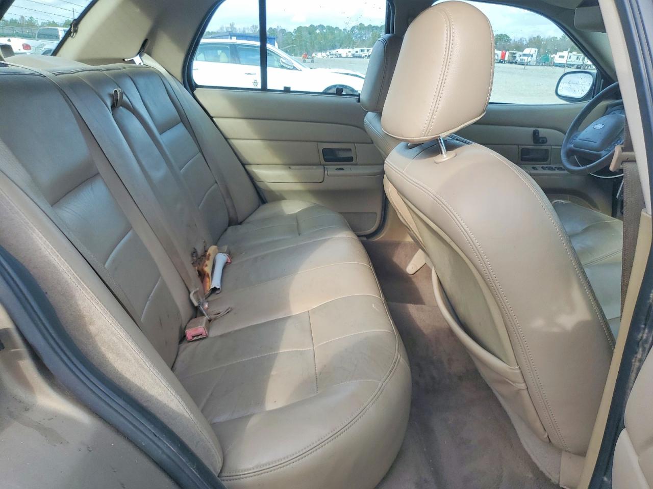 2003 Ford Crown Victoria Lx Gold vin: 2FAFP74W13X208770