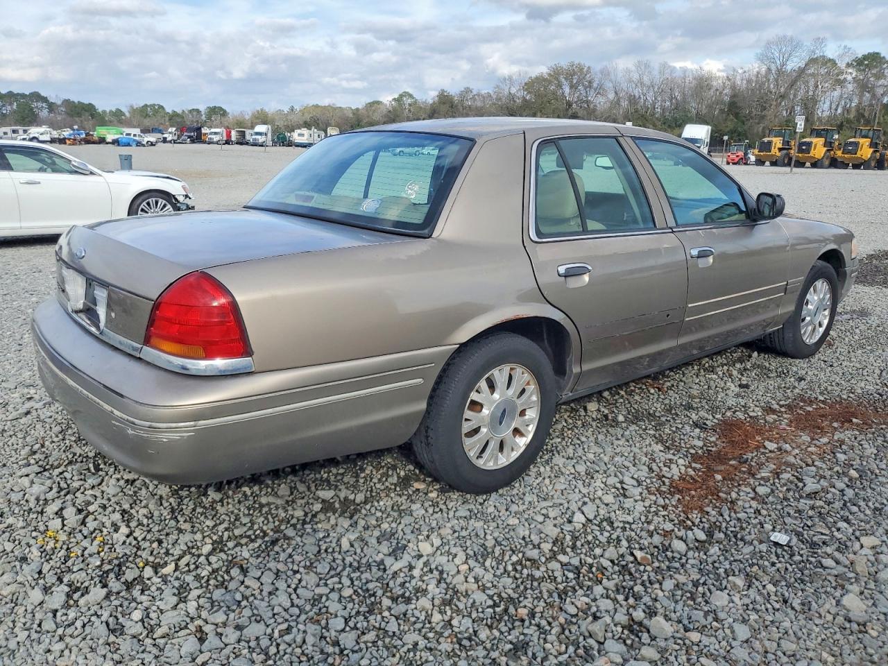 2003 Ford Crown Victoria Lx Gold vin: 2FAFP74W13X208770