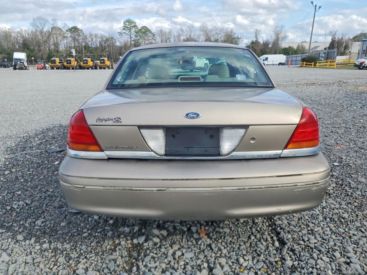 2003 Ford Crown Victoria Lx Gold vin: 2FAFP74W13X208770