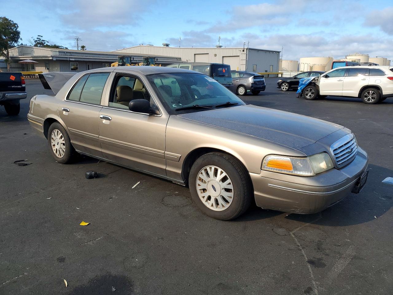 2004 Ford Crown Victoria Lx Gold vin: 2FAFP74W14X148281