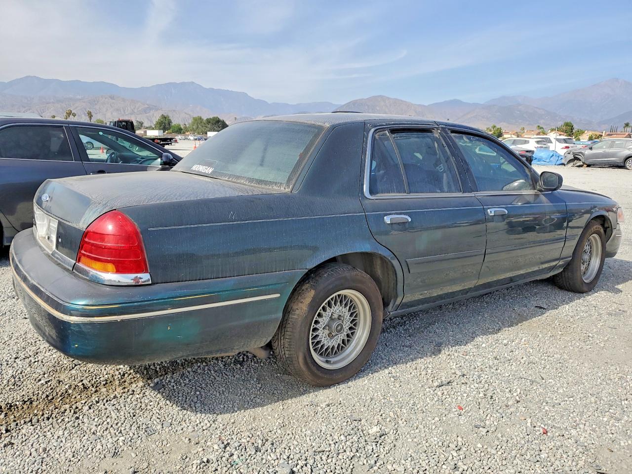 1998 Ford Crown Victoria Lx Green vin: 2FAFP74W1WX172857