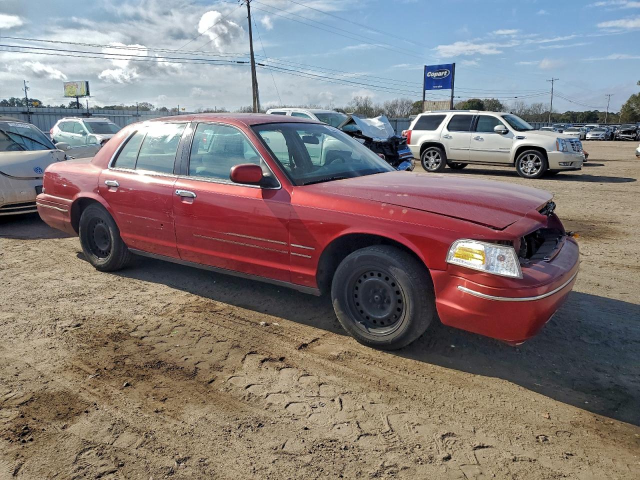 1999 Ford Crown Victoria Lx Красный vin: 2FAFP74W1XX197663
