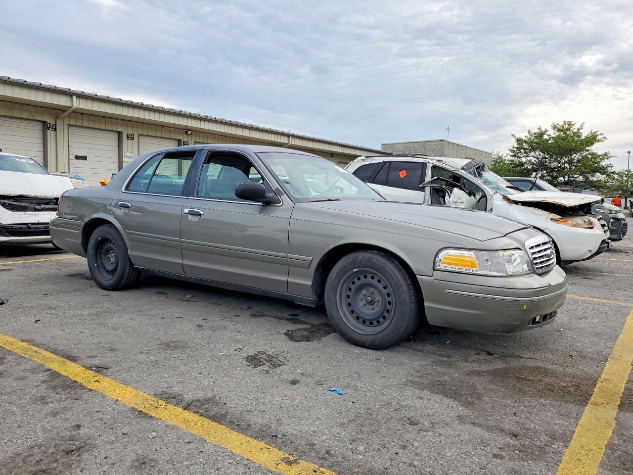 2000 Ford Crown Victoria Lx Gray vin: 2FAFP74W1YX139635