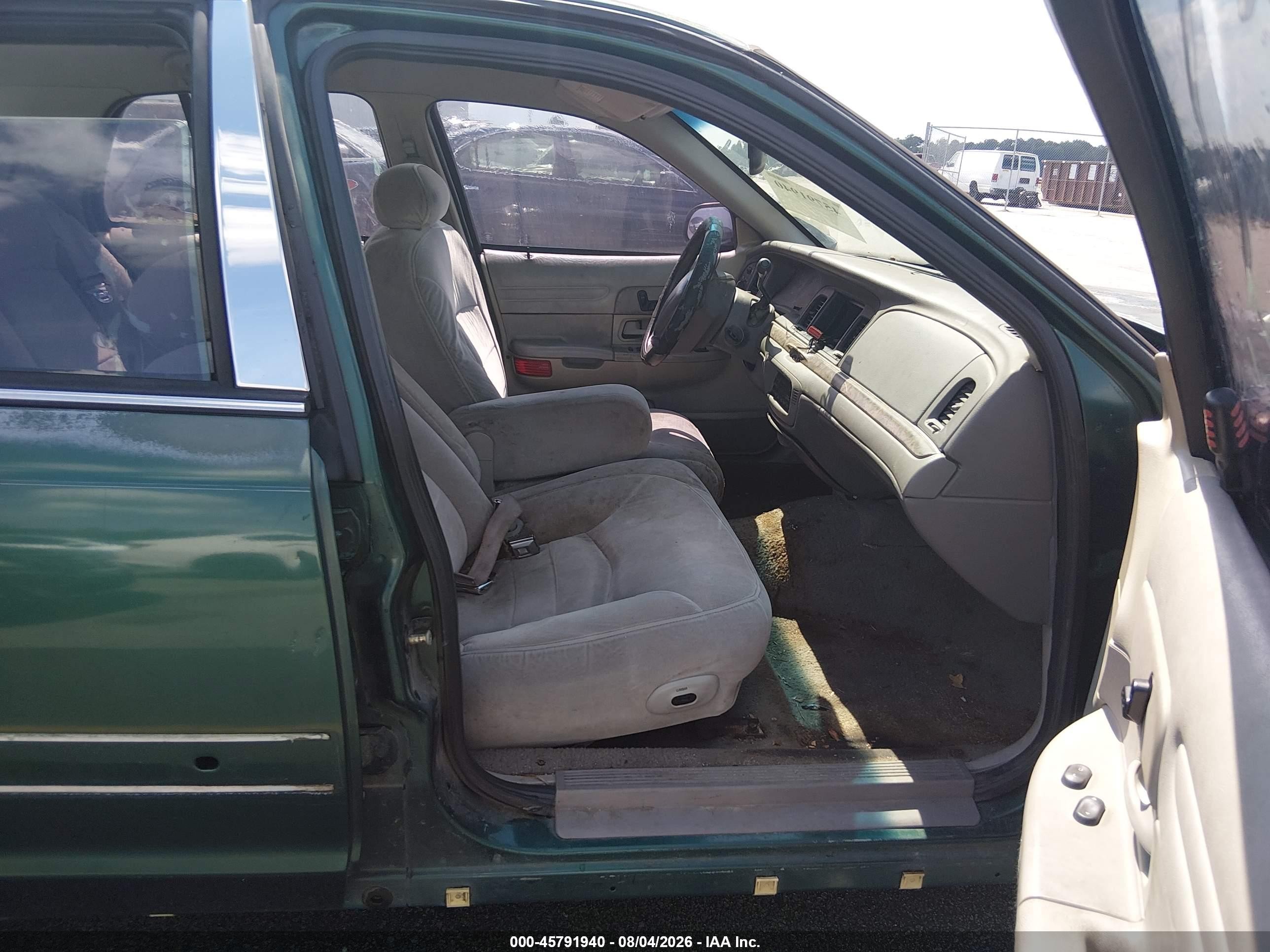 2000 Ford Crown Victoria Lx Green vin: 2FAFP74W1YX158556