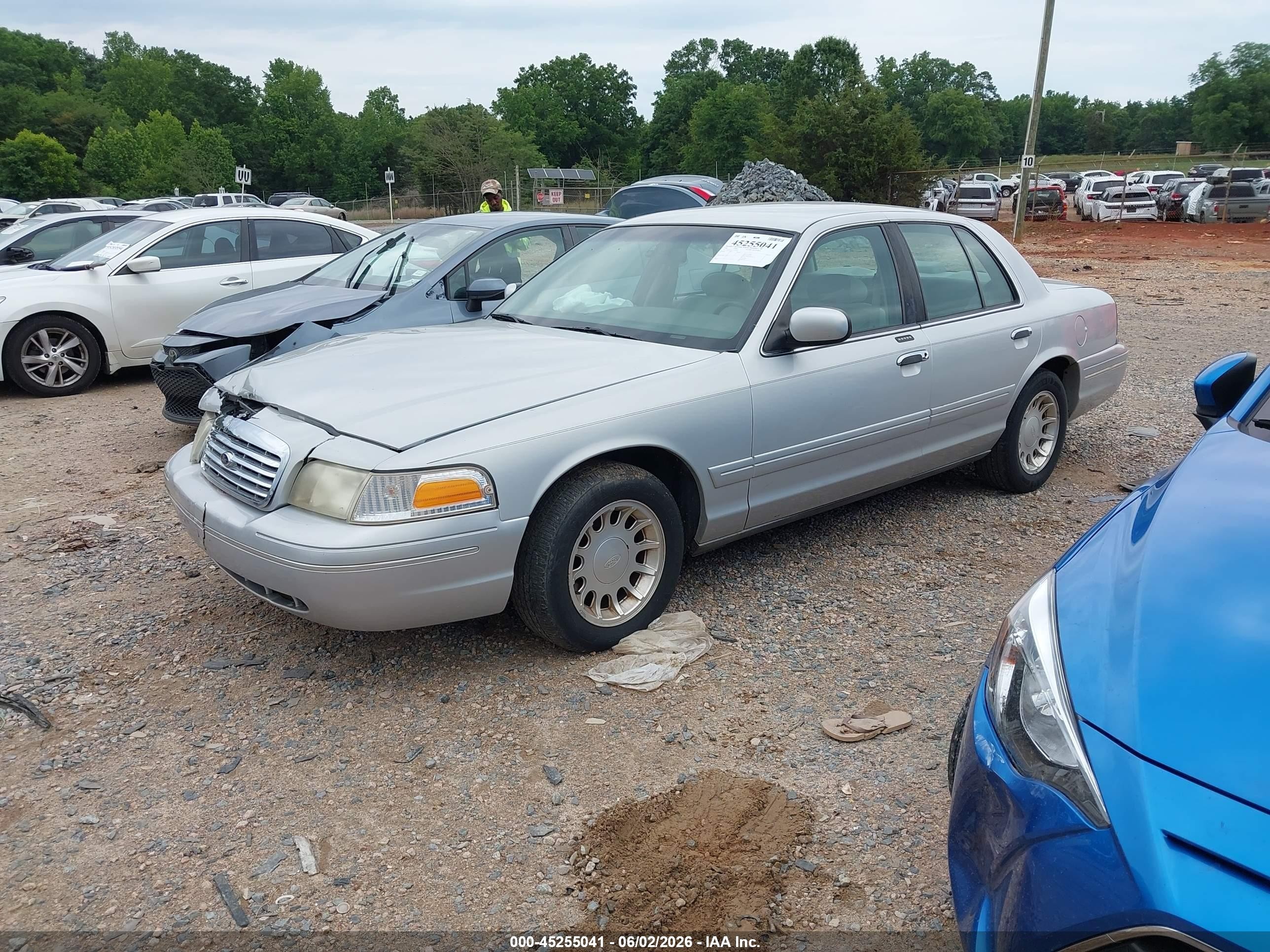 2000 Ford Crown Victoria Lx Silver vin: 2FAFP74W1YX184185