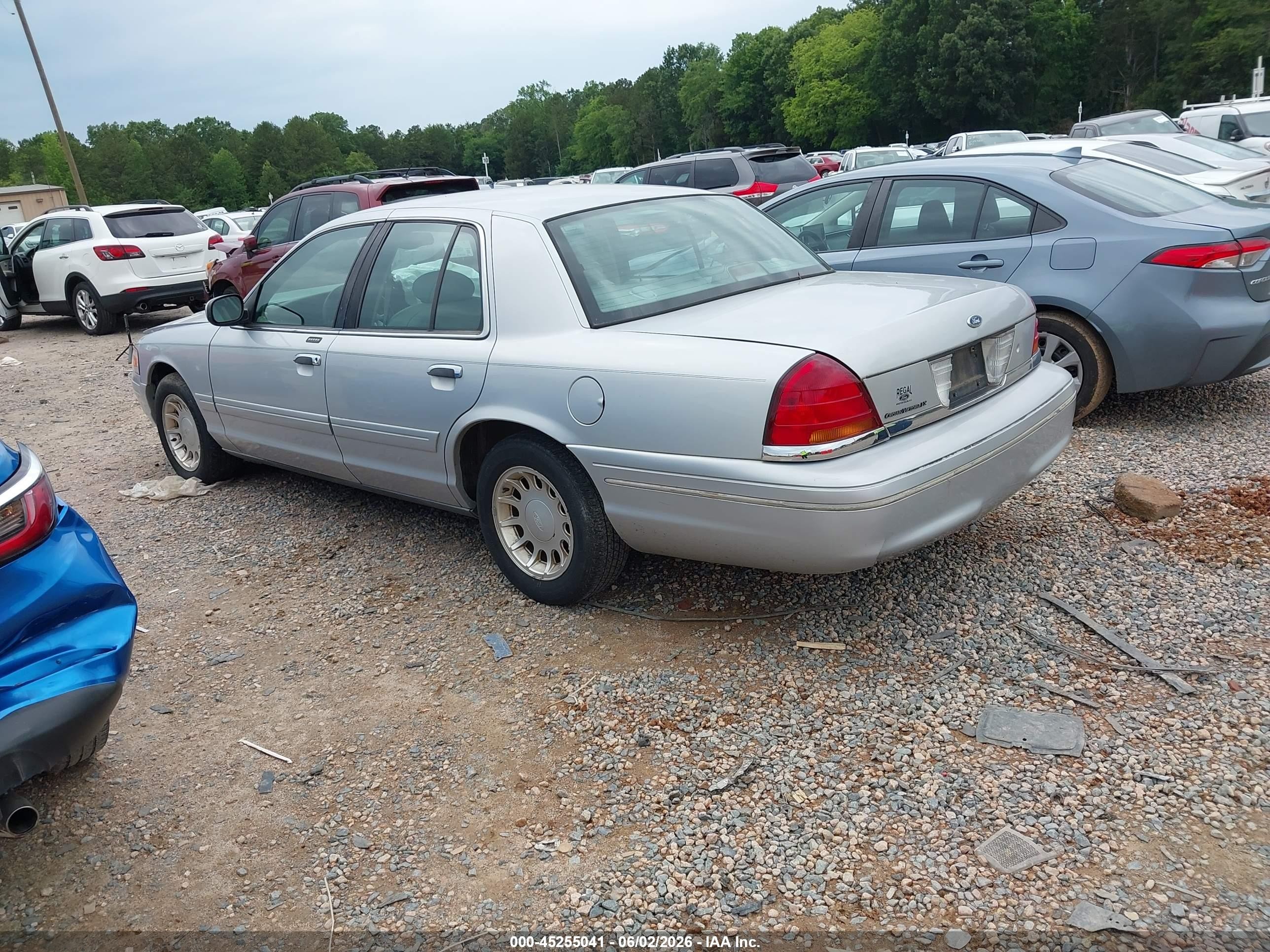 2000 Ford Crown Victoria Lx Silver vin: 2FAFP74W1YX184185