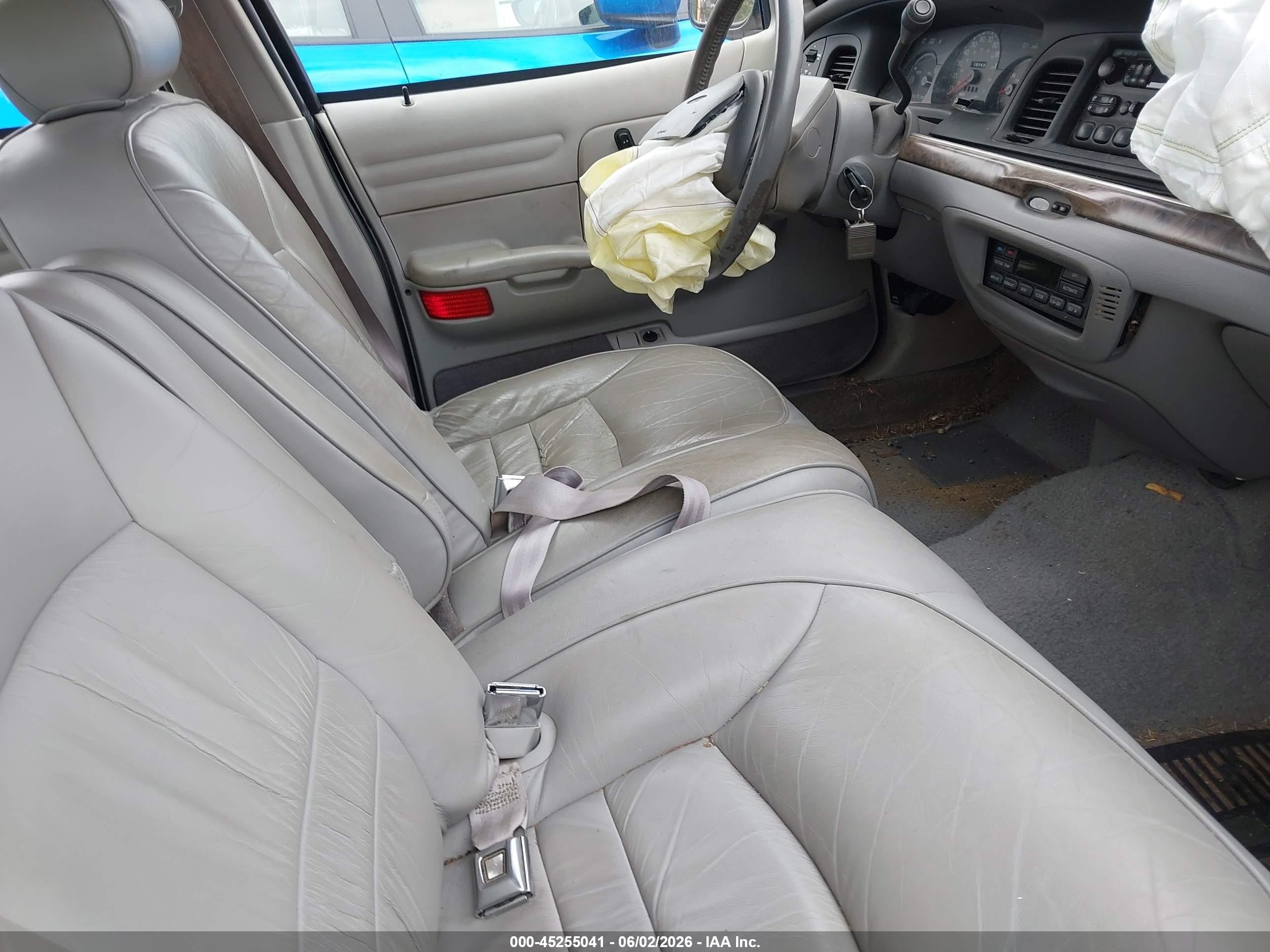 2000 Ford Crown Victoria Lx Silver vin: 2FAFP74W1YX184185