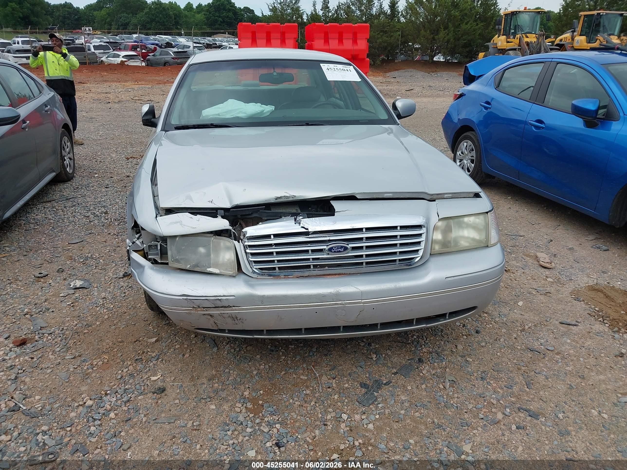 2000 Ford Crown Victoria Lx Silver vin: 2FAFP74W1YX184185