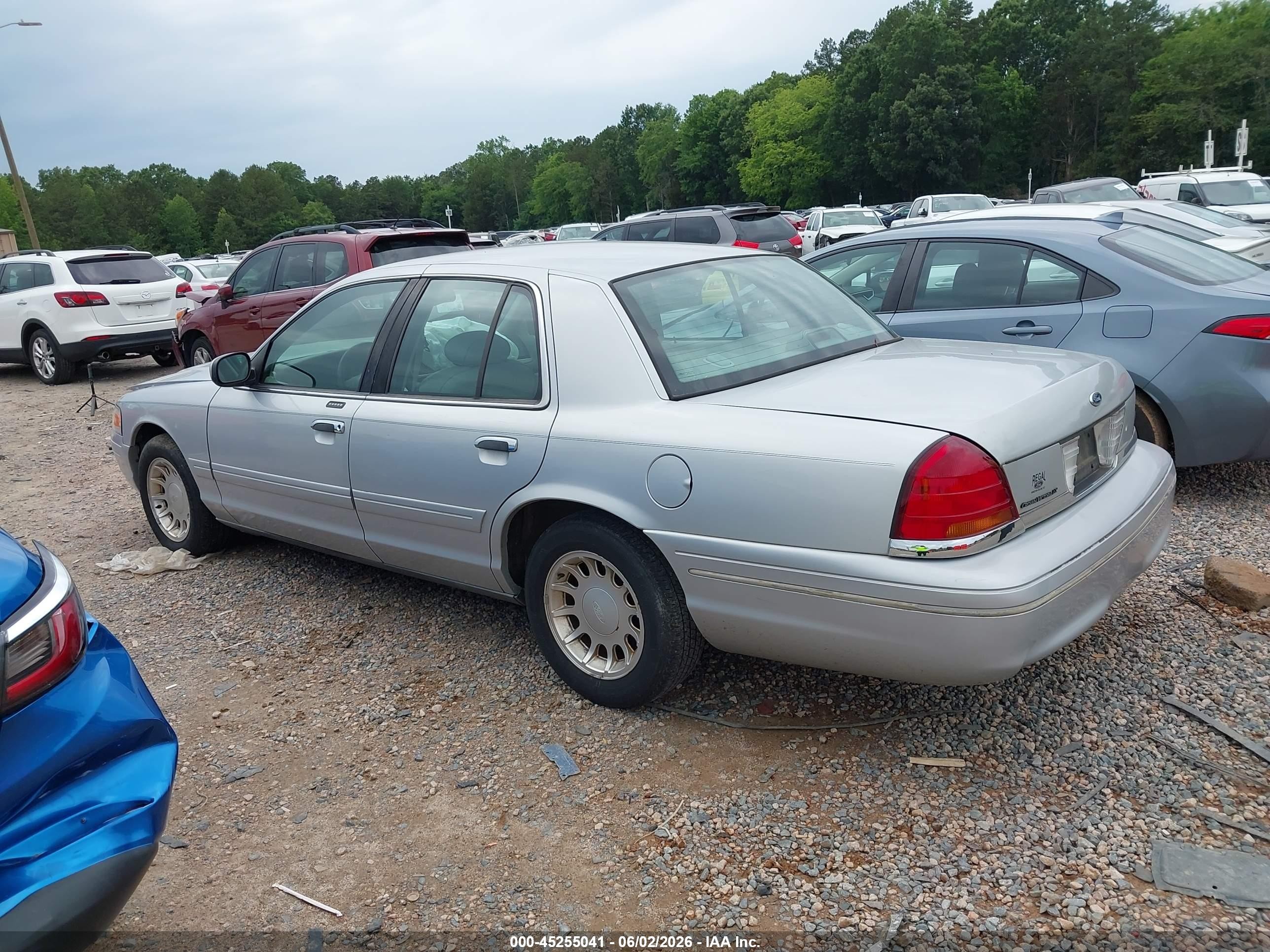 2000 Ford Crown Victoria Lx Silver vin: 2FAFP74W1YX184185