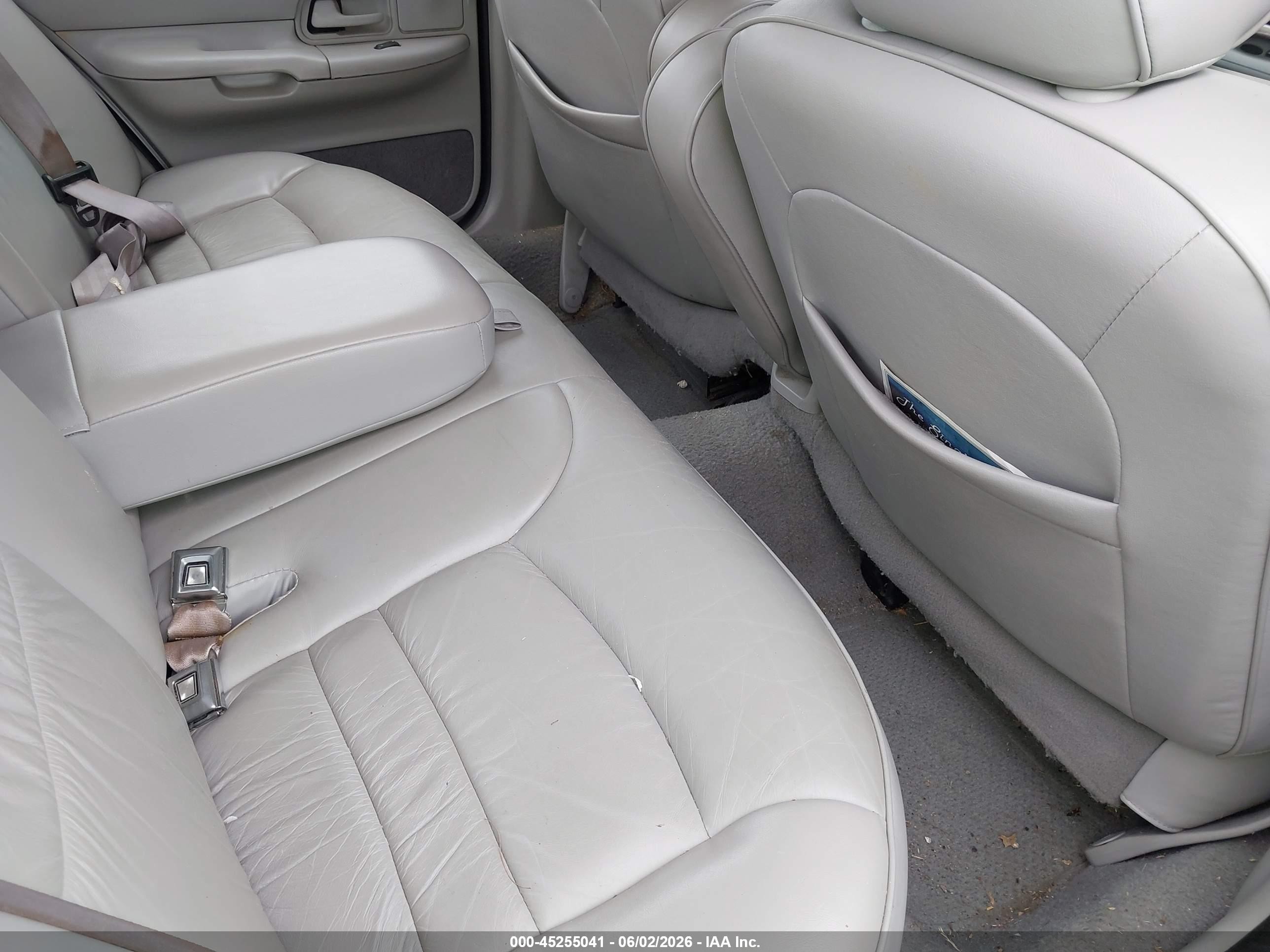 2000 Ford Crown Victoria Lx Silver vin: 2FAFP74W1YX184185