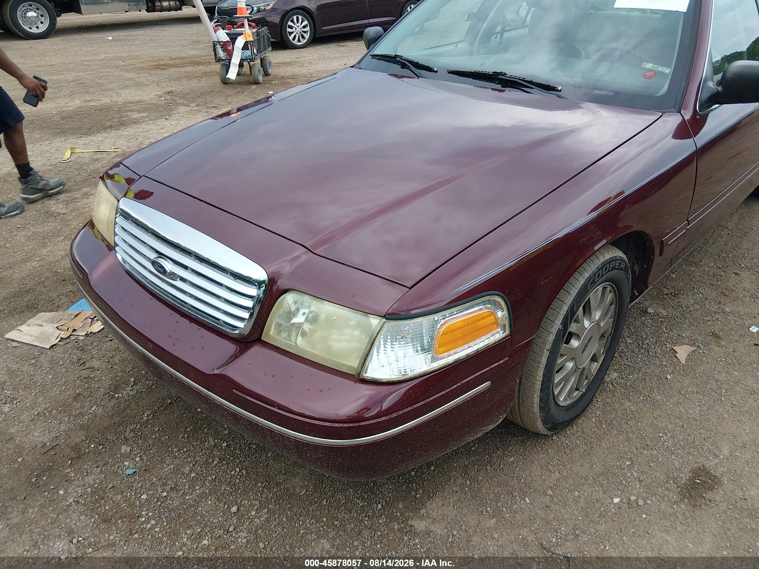 2004 Ford Crown Victoria Lx Темно-бордовый vin: 2FAFP74W24X130193