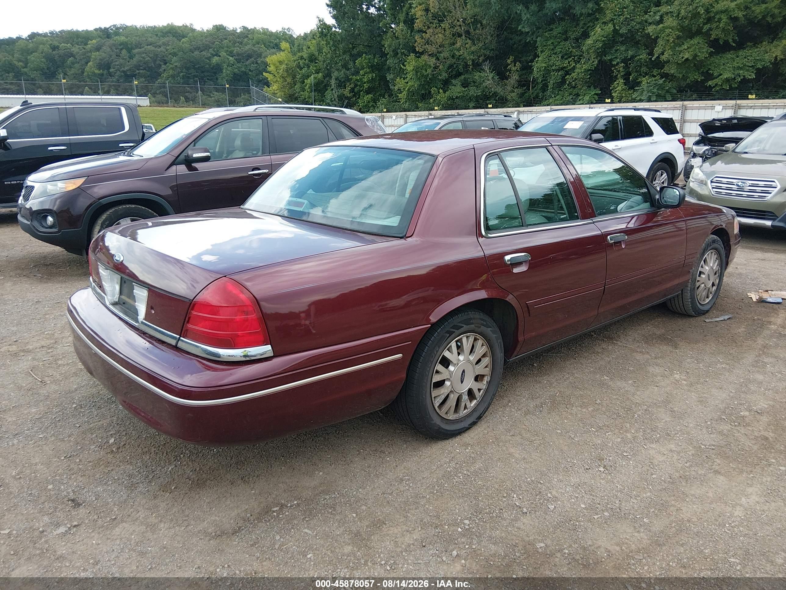 2004 Ford Crown Victoria Lx Темно-бордовый vin: 2FAFP74W24X130193