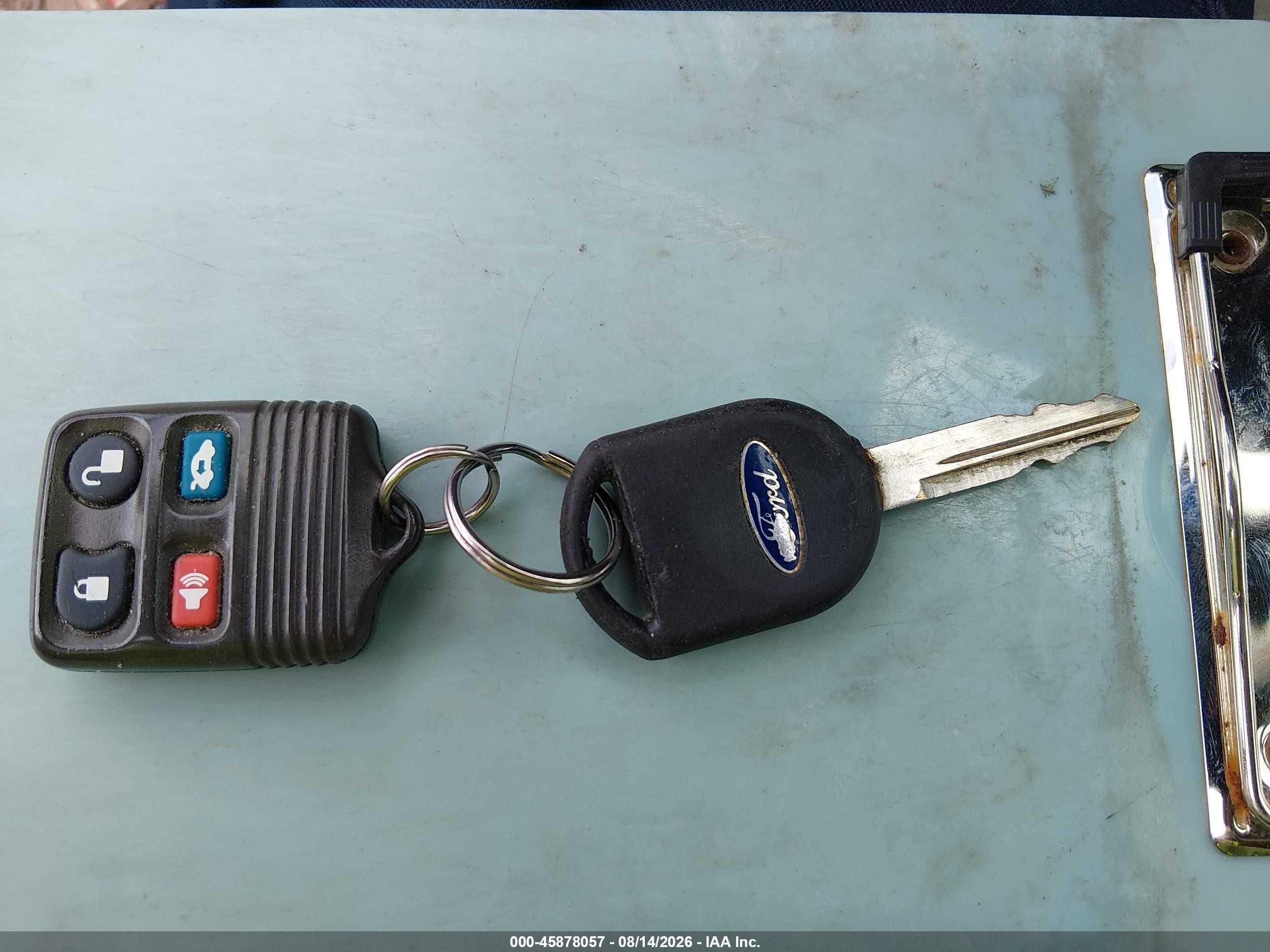 2004 Ford Crown Victoria Lx Темно-бордовый vin: 2FAFP74W24X130193