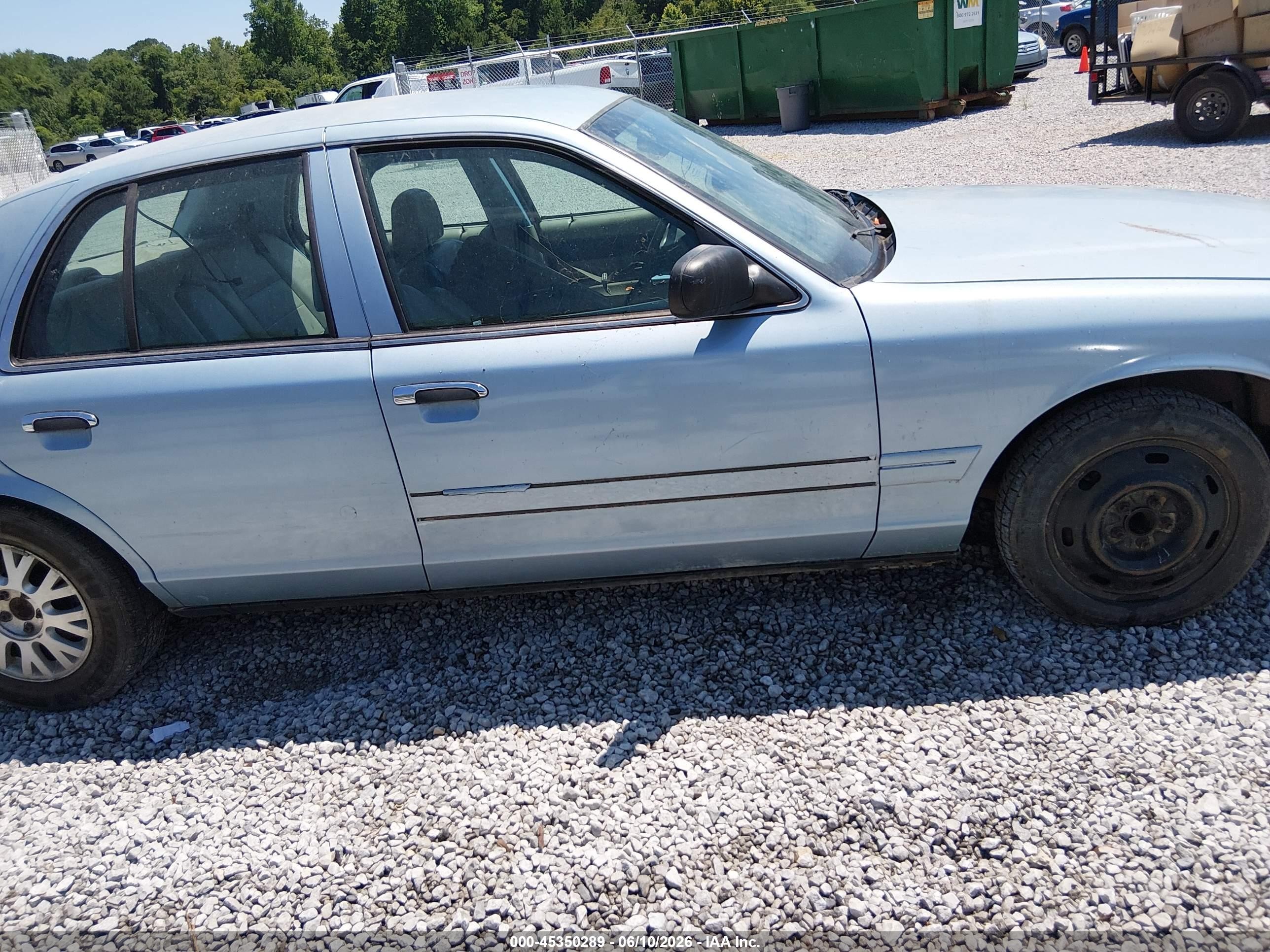 2004 Ford Crown Victoria Lx Blue vin: 2FAFP74W24X130551