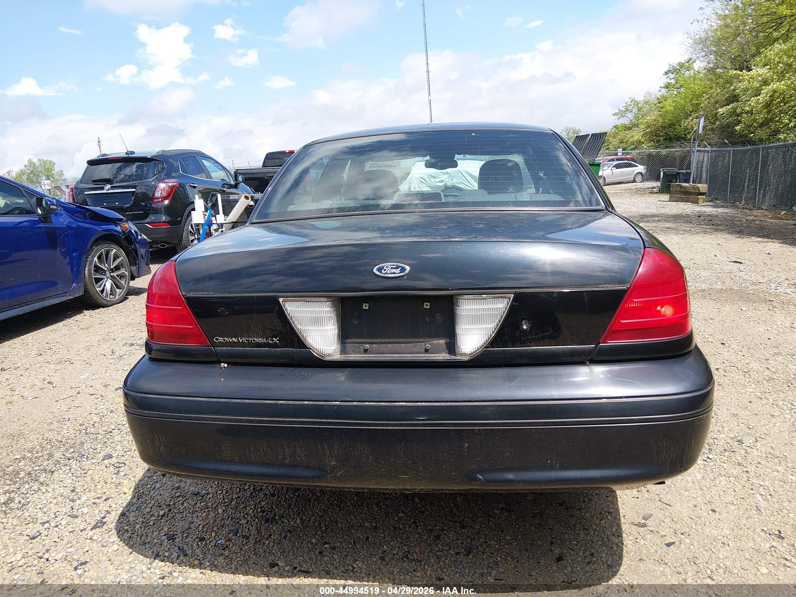 2004 Ford Crown Victoria Lx Black vin: 2FAFP74W24X152579