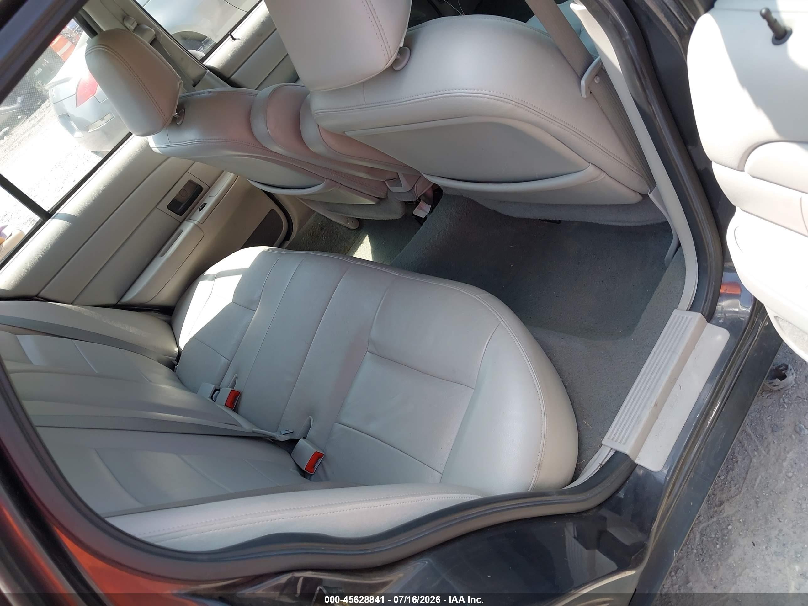 2005 Ford Crown Victoria Lx/lx Sport Серый vin: 2FAFP74W25X103366