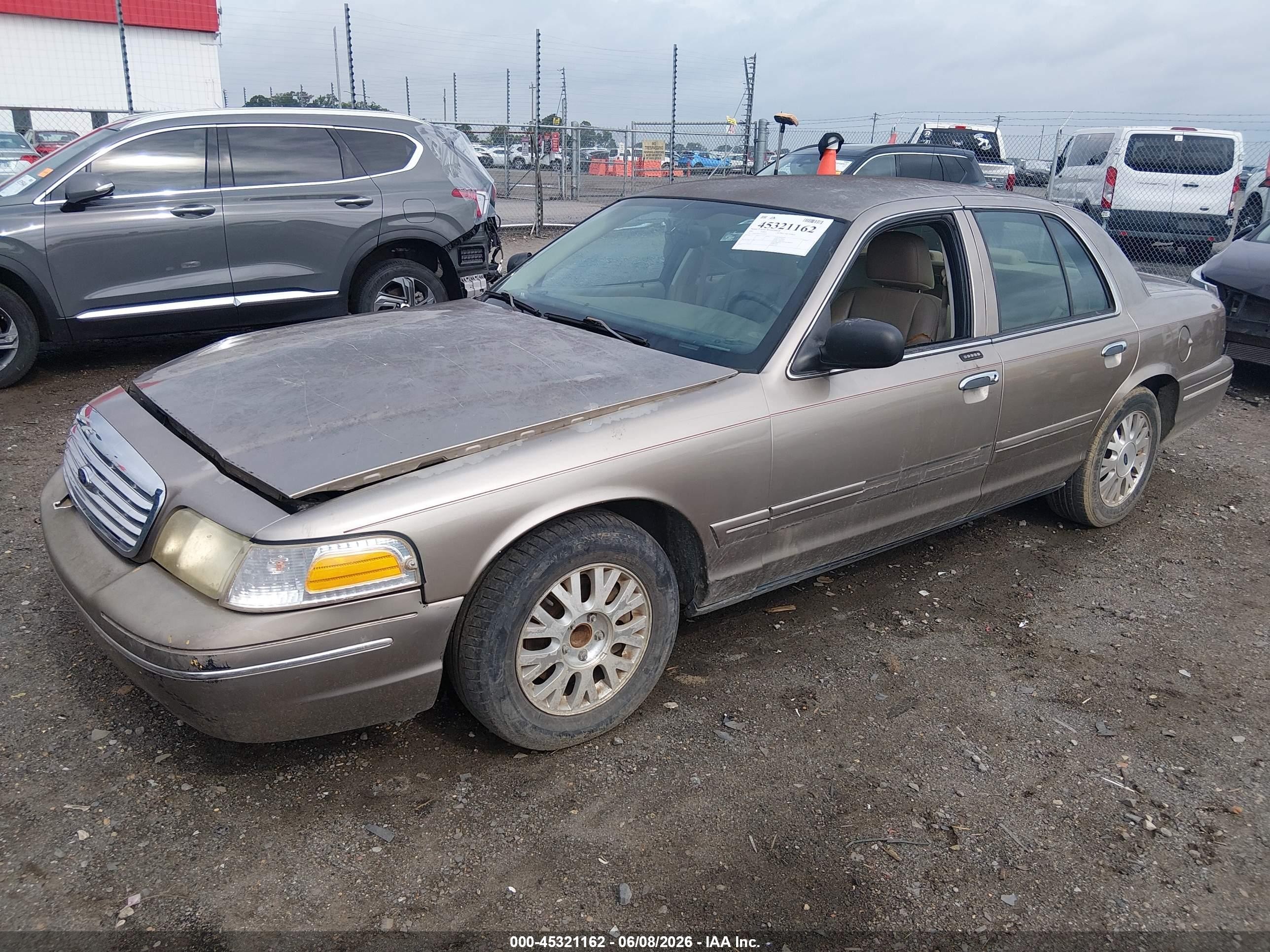 2005 Ford Crown Victoria Lx/lx Sport Champagne vin: 2FAFP74W25X133676
