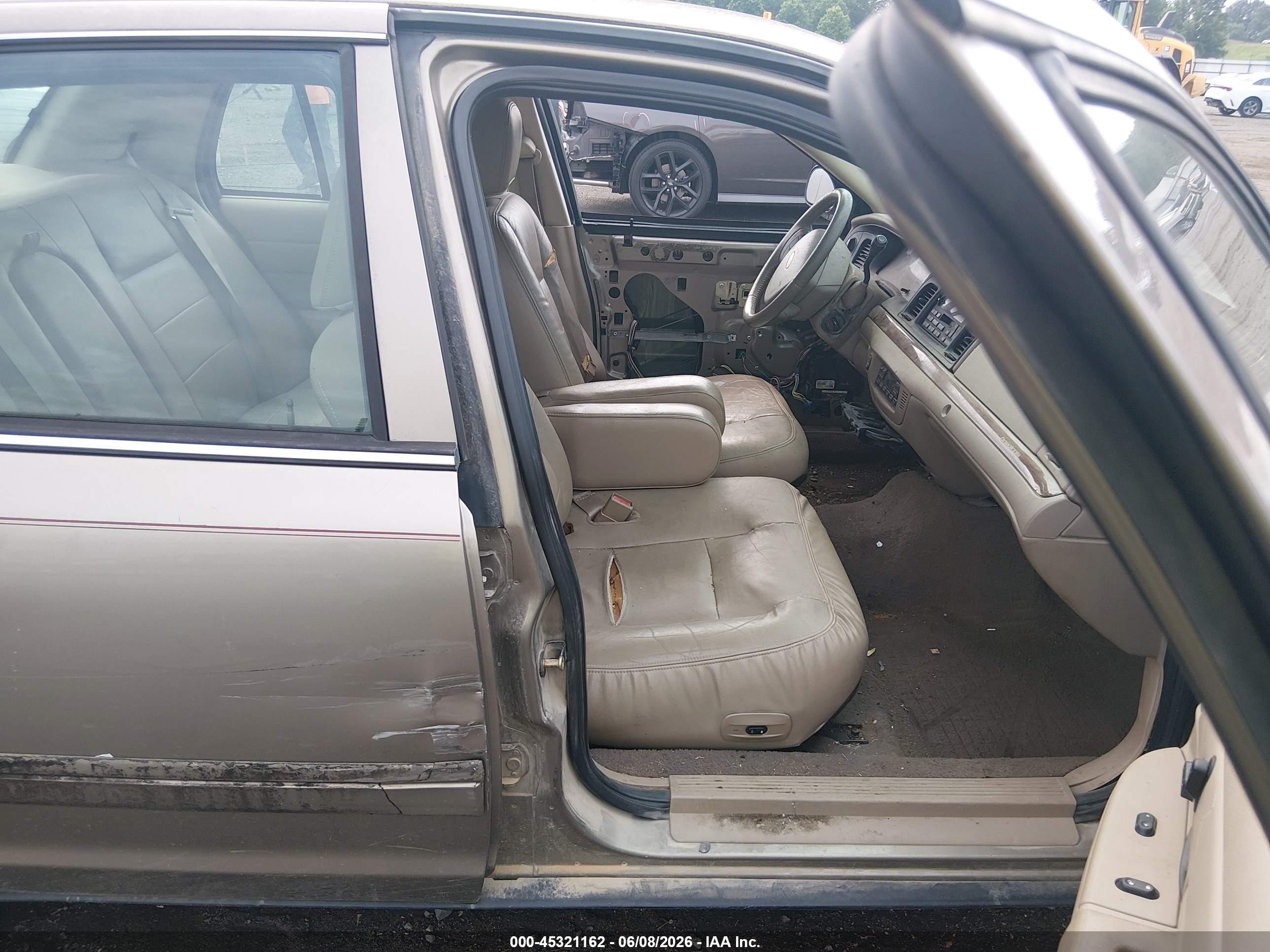 2005 Ford Crown Victoria Lx/lx Sport Champagne vin: 2FAFP74W25X133676