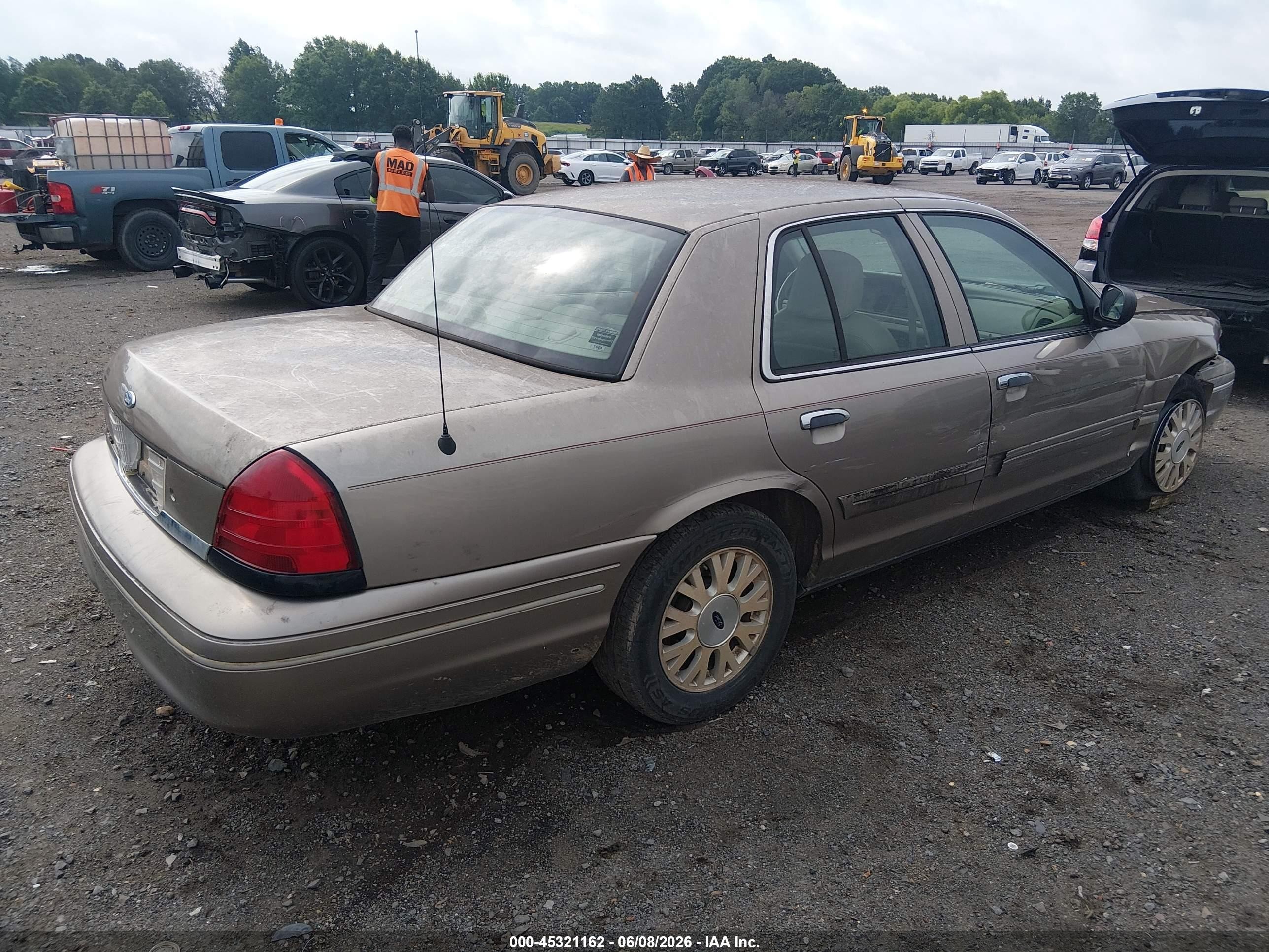 2005 Ford Crown Victoria Lx/lx Sport Champagne vin: 2FAFP74W25X133676