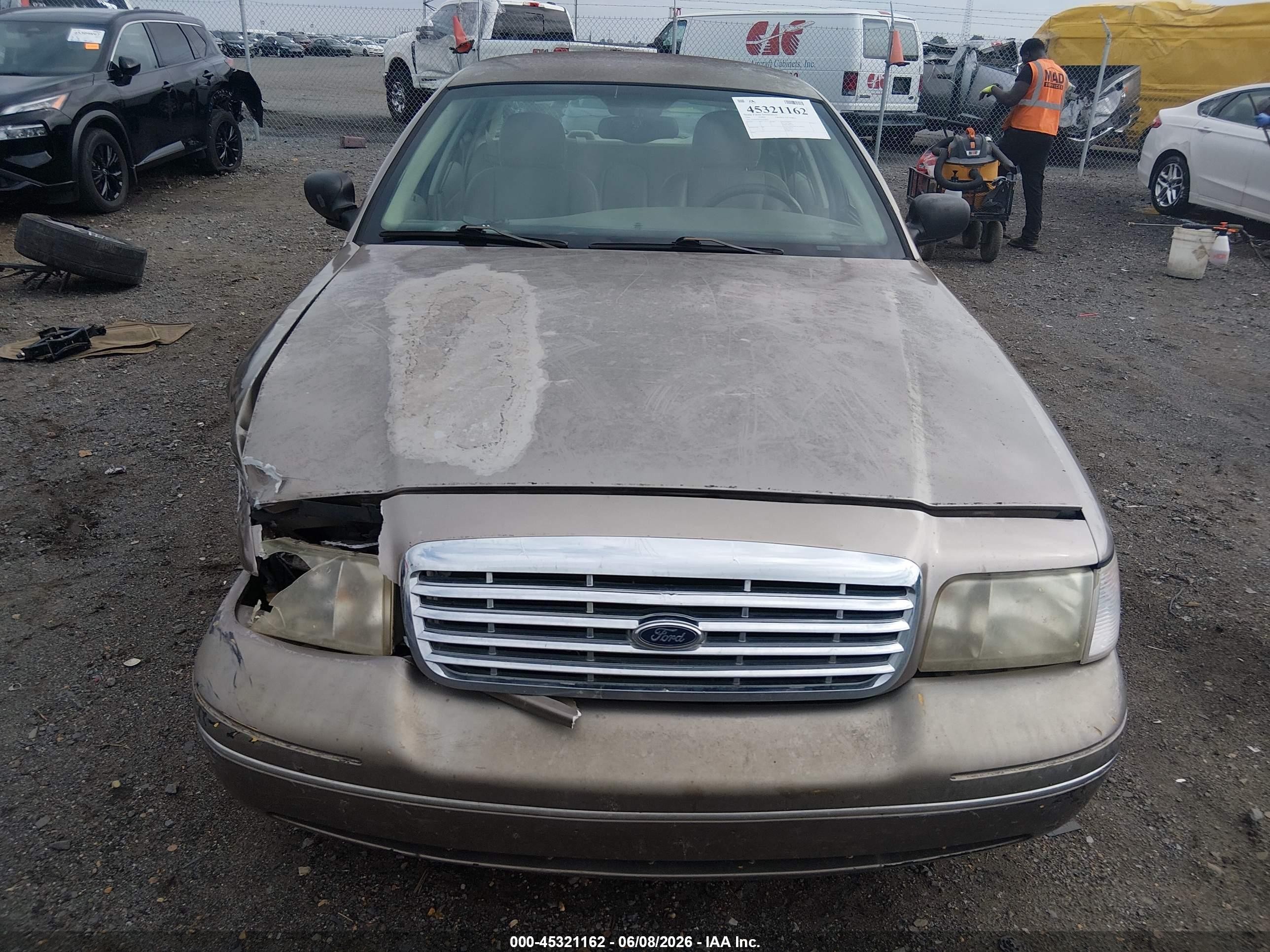 2005 Ford Crown Victoria Lx/lx Sport Champagne vin: 2FAFP74W25X133676