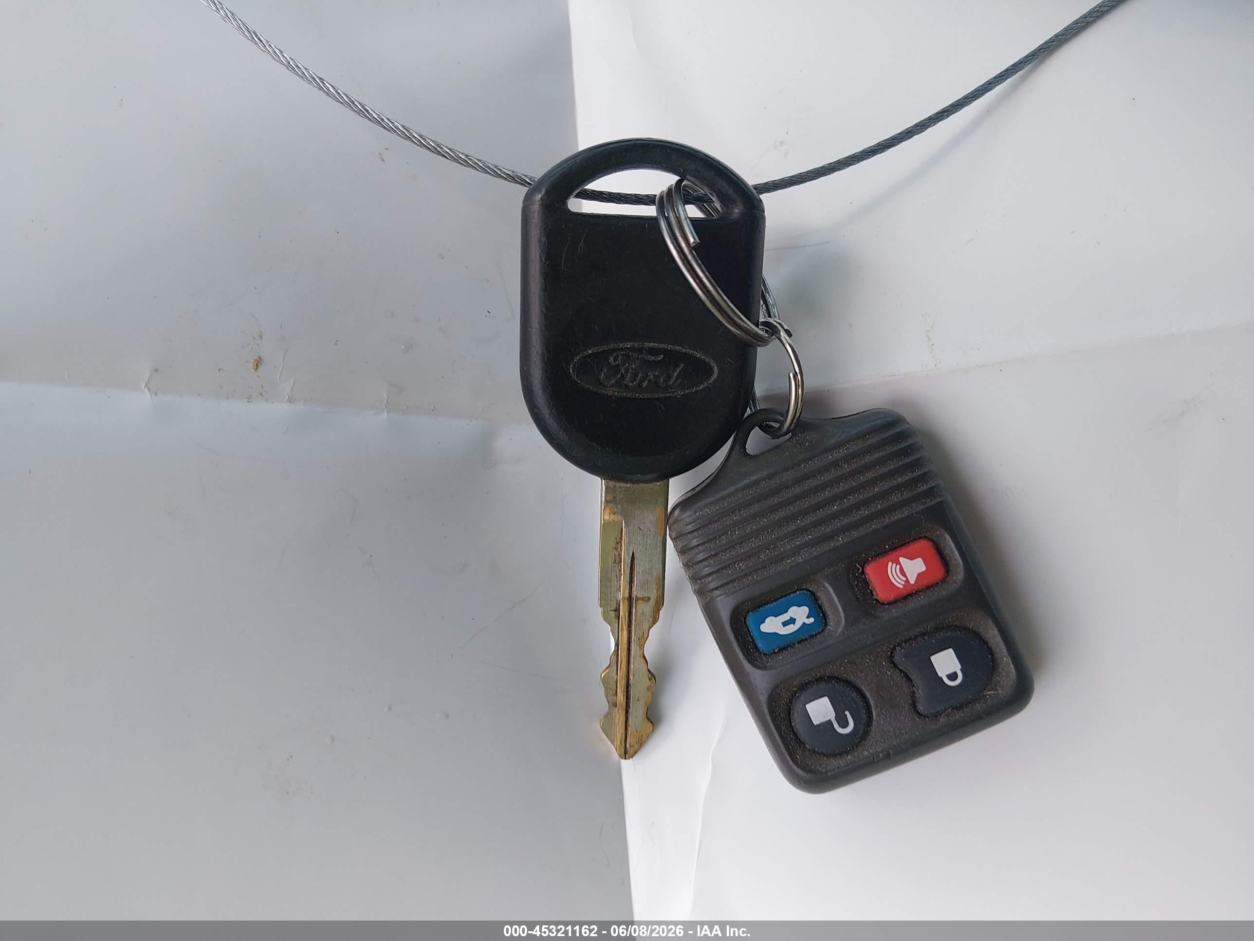 2005 Ford Crown Victoria Lx/lx Sport Champagne vin: 2FAFP74W25X133676