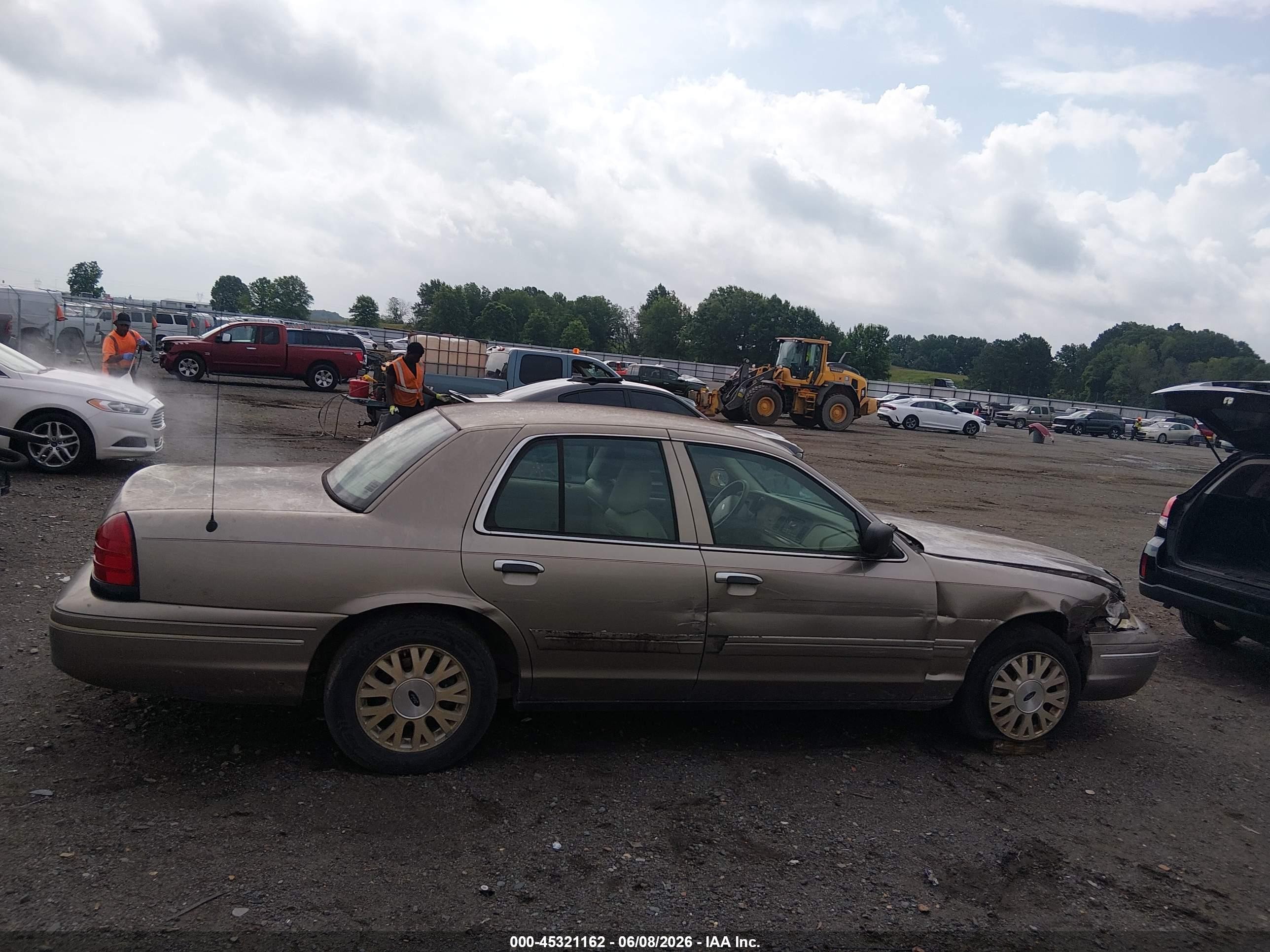 2005 Ford Crown Victoria Lx/lx Sport Champagne vin: 2FAFP74W25X133676