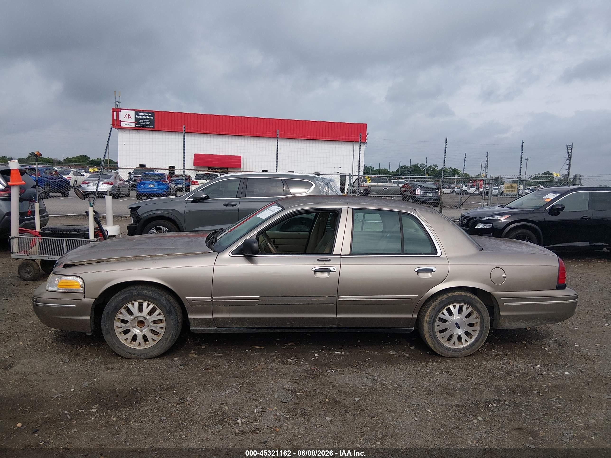2005 Ford Crown Victoria Lx/lx Sport Champagne vin: 2FAFP74W25X133676