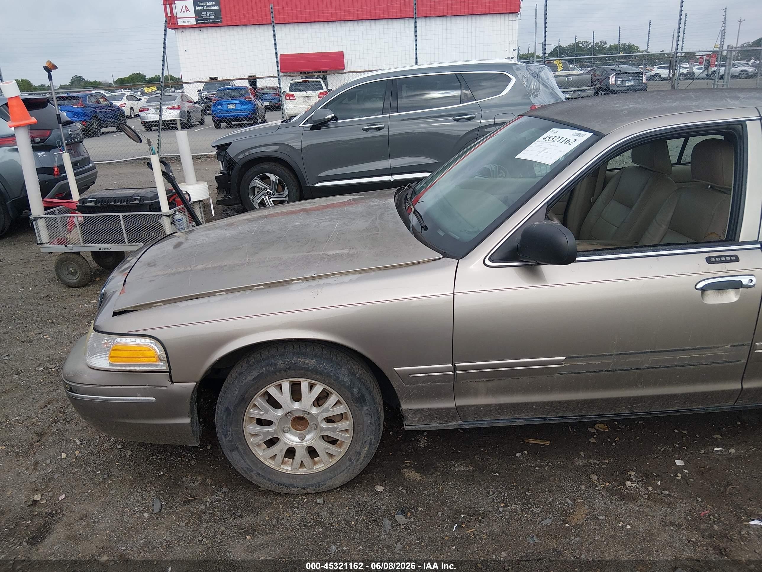 2005 Ford Crown Victoria Lx/lx Sport Champagne vin: 2FAFP74W25X133676