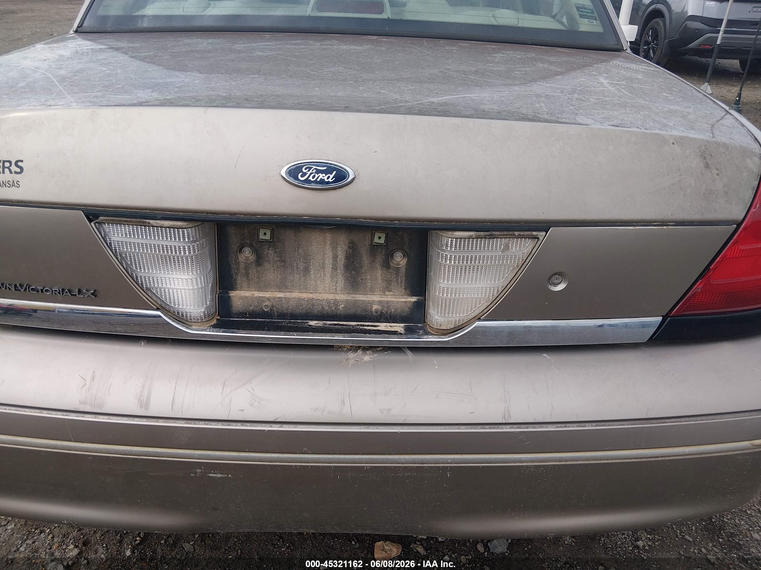 2005 Ford Crown Victoria Lx/lx Sport Champagne vin: 2FAFP74W25X133676